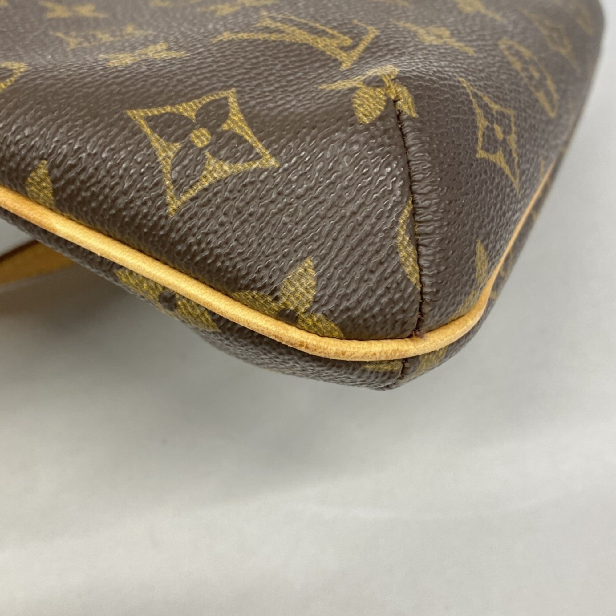 Louis Vuitton Brown Shoulder Bag (Pre-Owned)