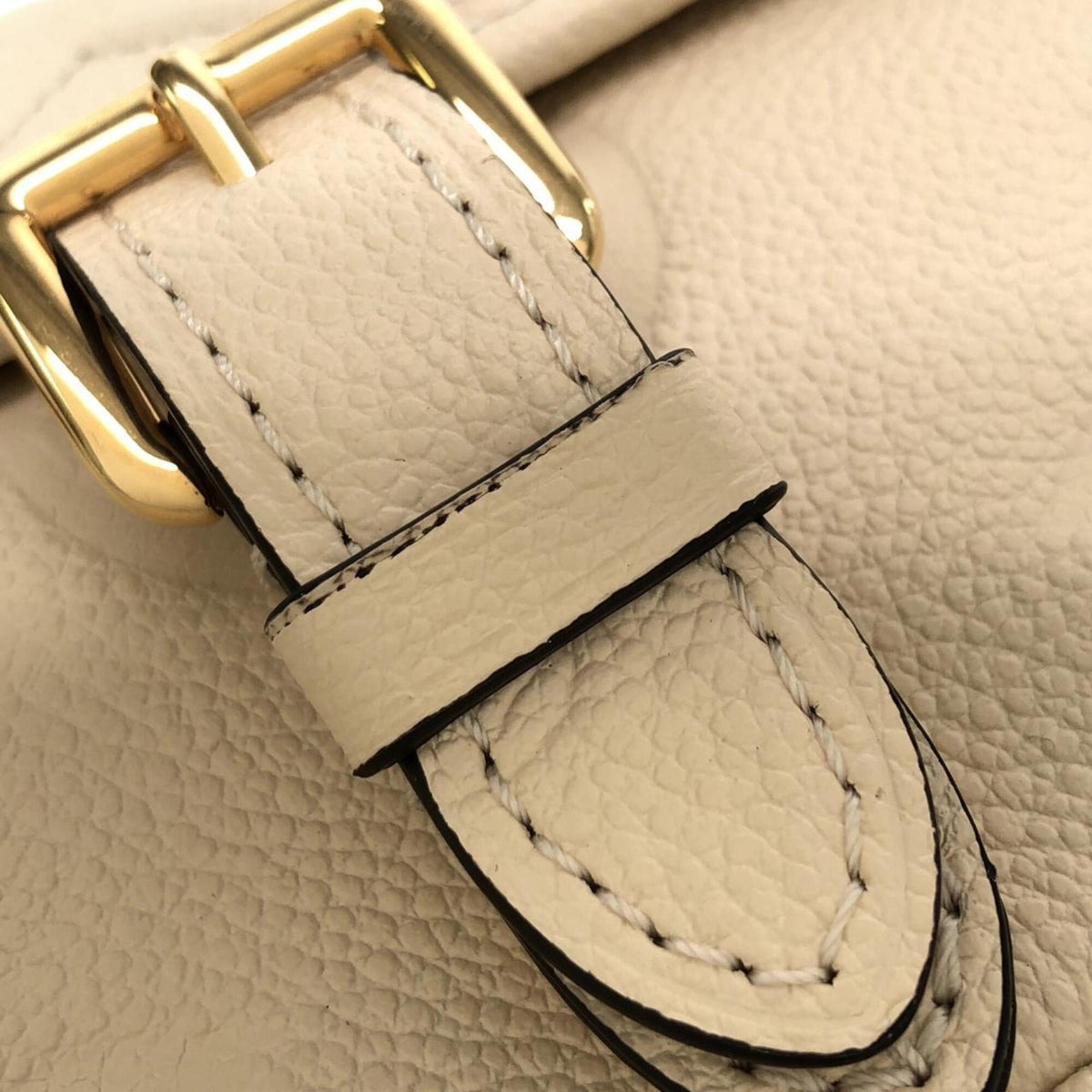 Louis Vuitton Cream Leather Shoulder Bag (Pre-Owned)