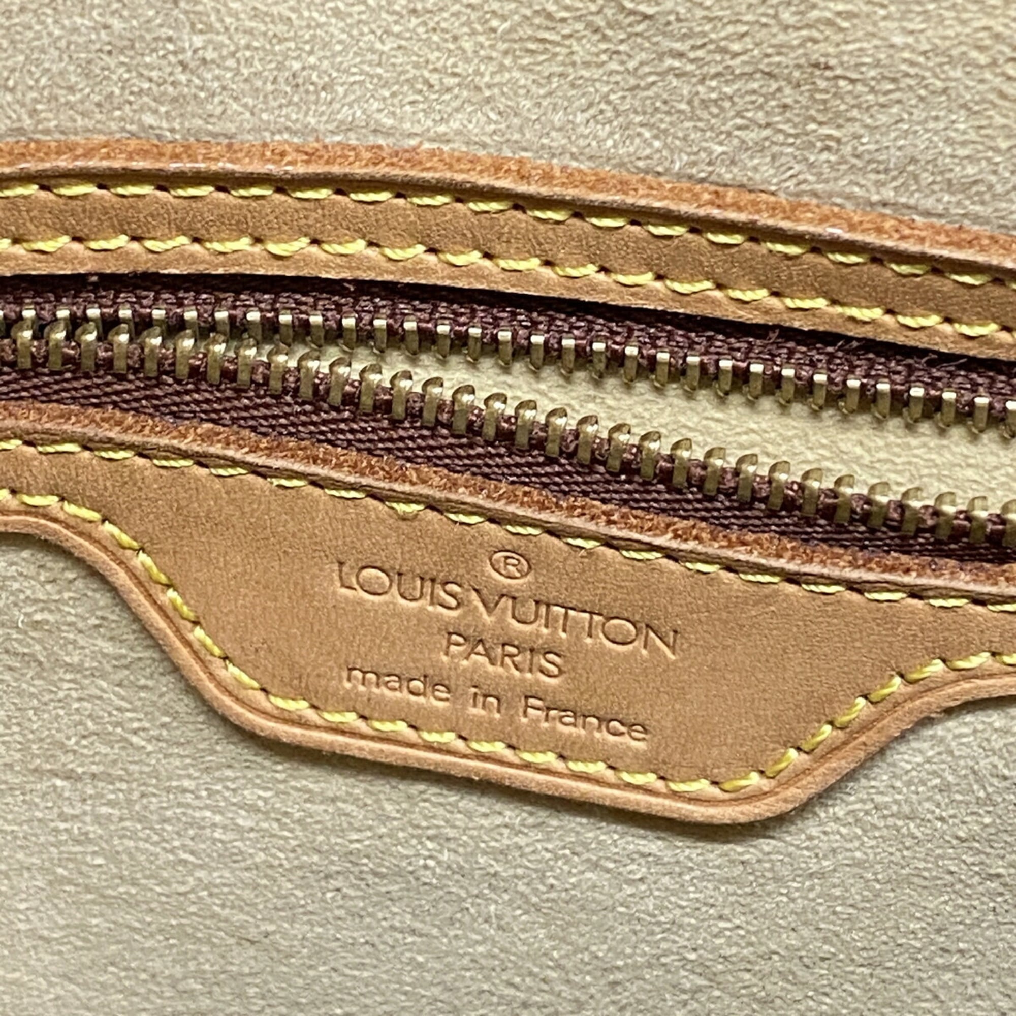 Louis Vuitton Brown Shoulder Bag (Pre-Owned)