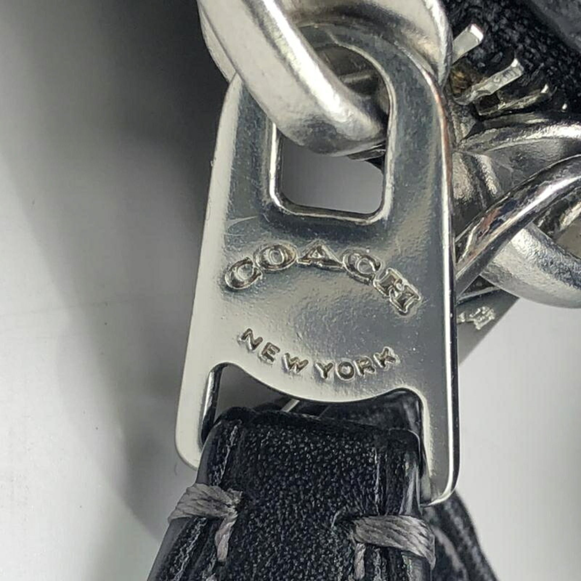 Coach Black Shoulder Bag (Pre-Owned)