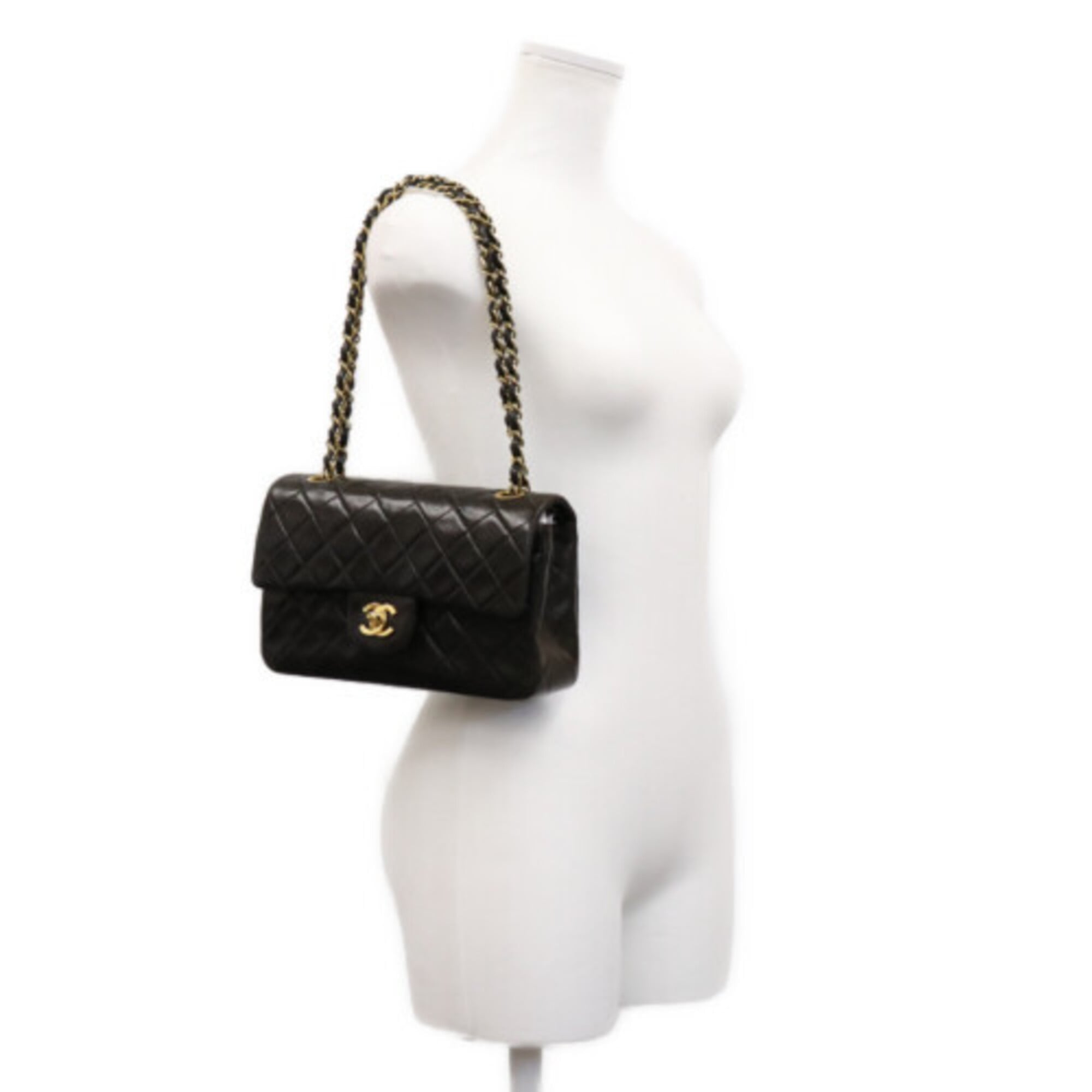 Chanel Black Leather Shoulder Bag (Pre-Owned)