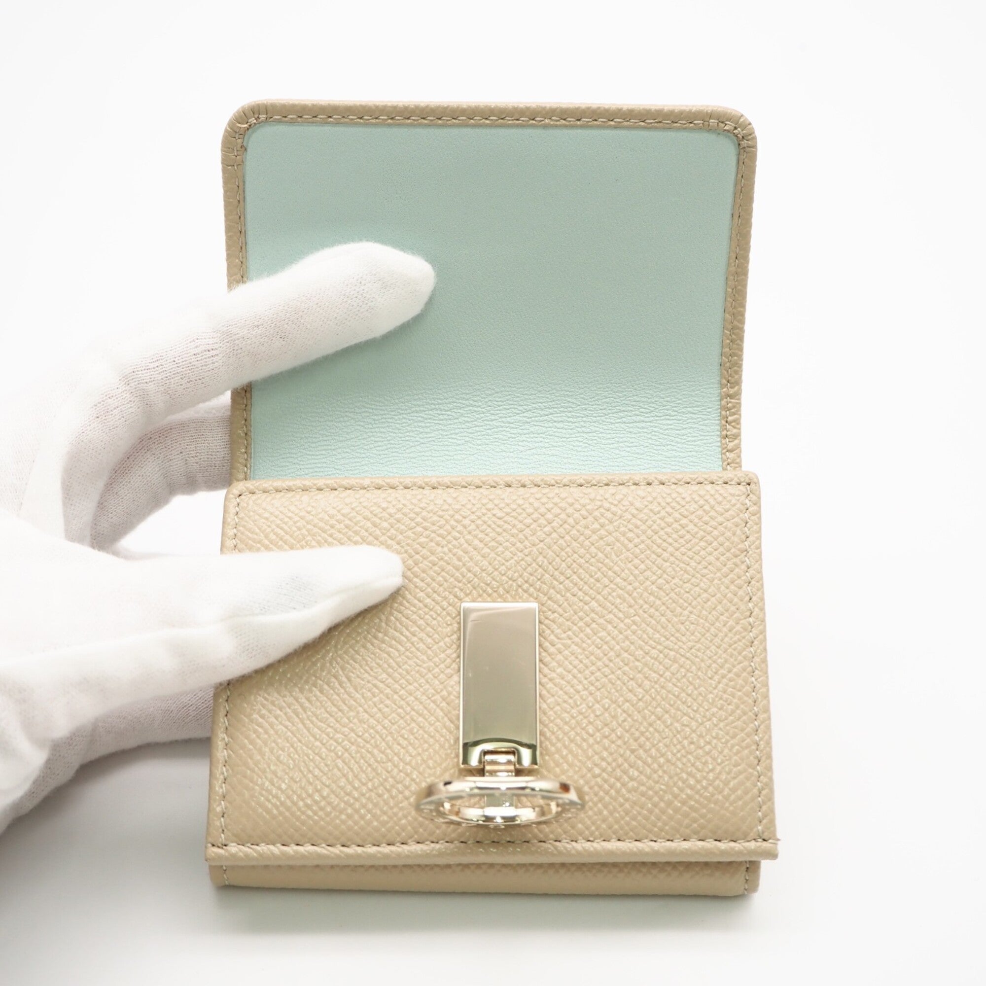 Bvlgari Bvlgari Bvlgari Beige Leather Wallet (Tri-Fold) (Pre-Owned)