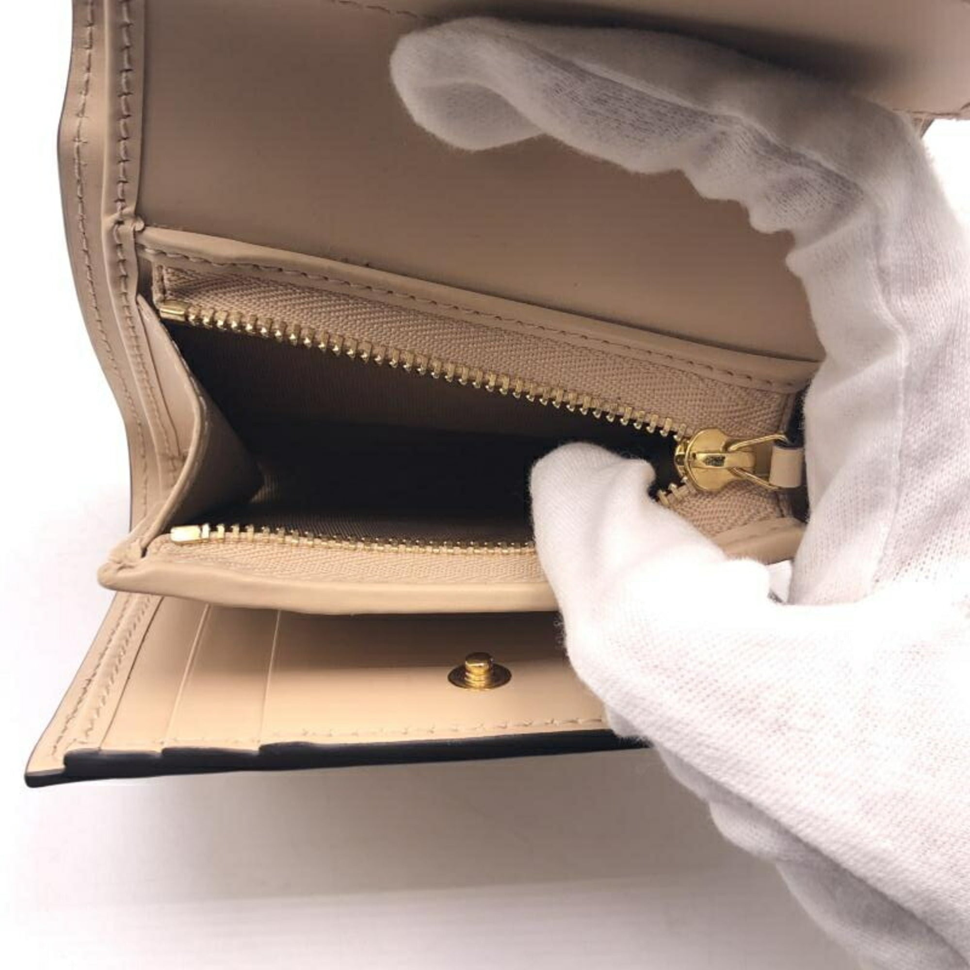 Gucci Beige Wallet (Tri-Fold) (Pre-Owned)
