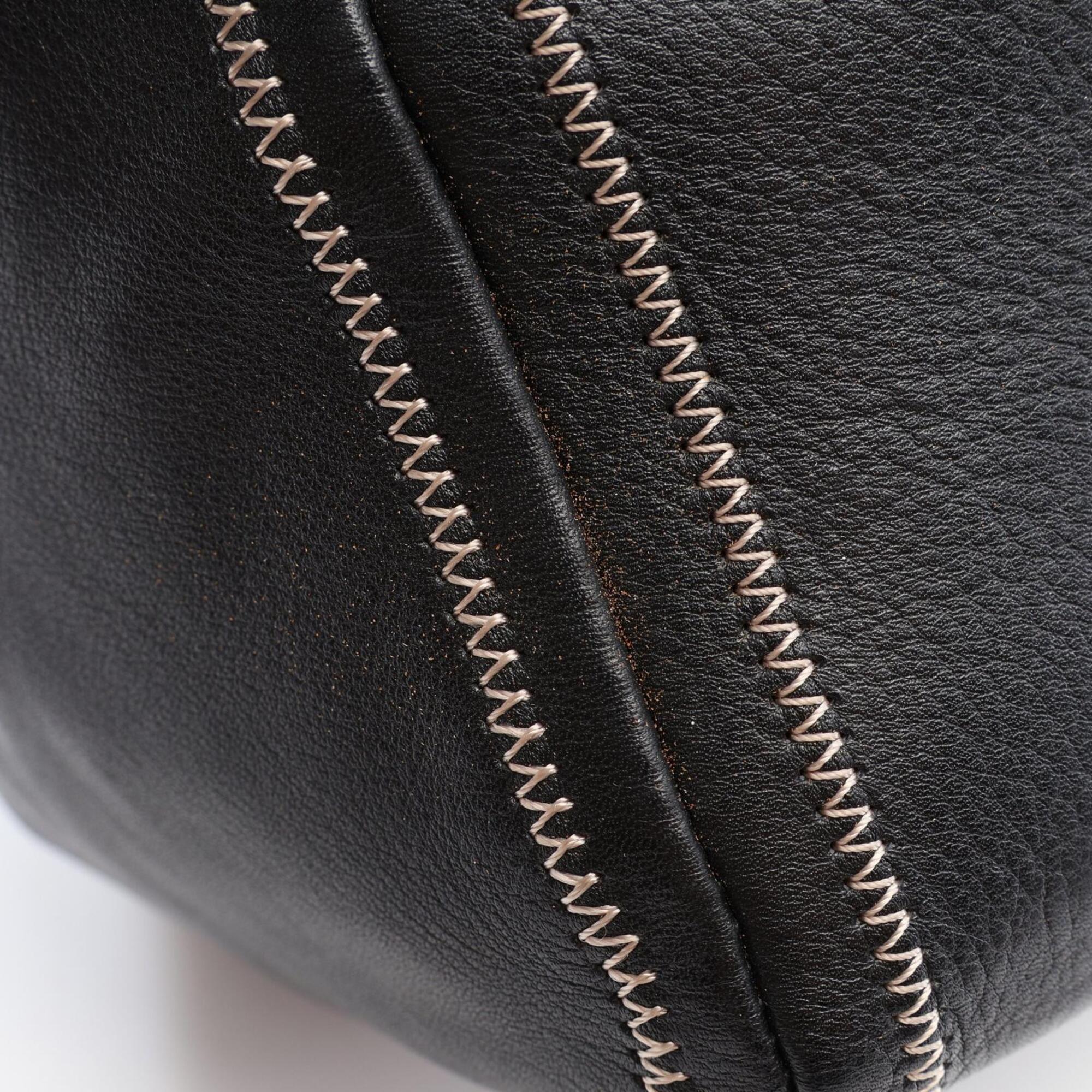 Chanel Black Leather Handbag (Pre-Owned)