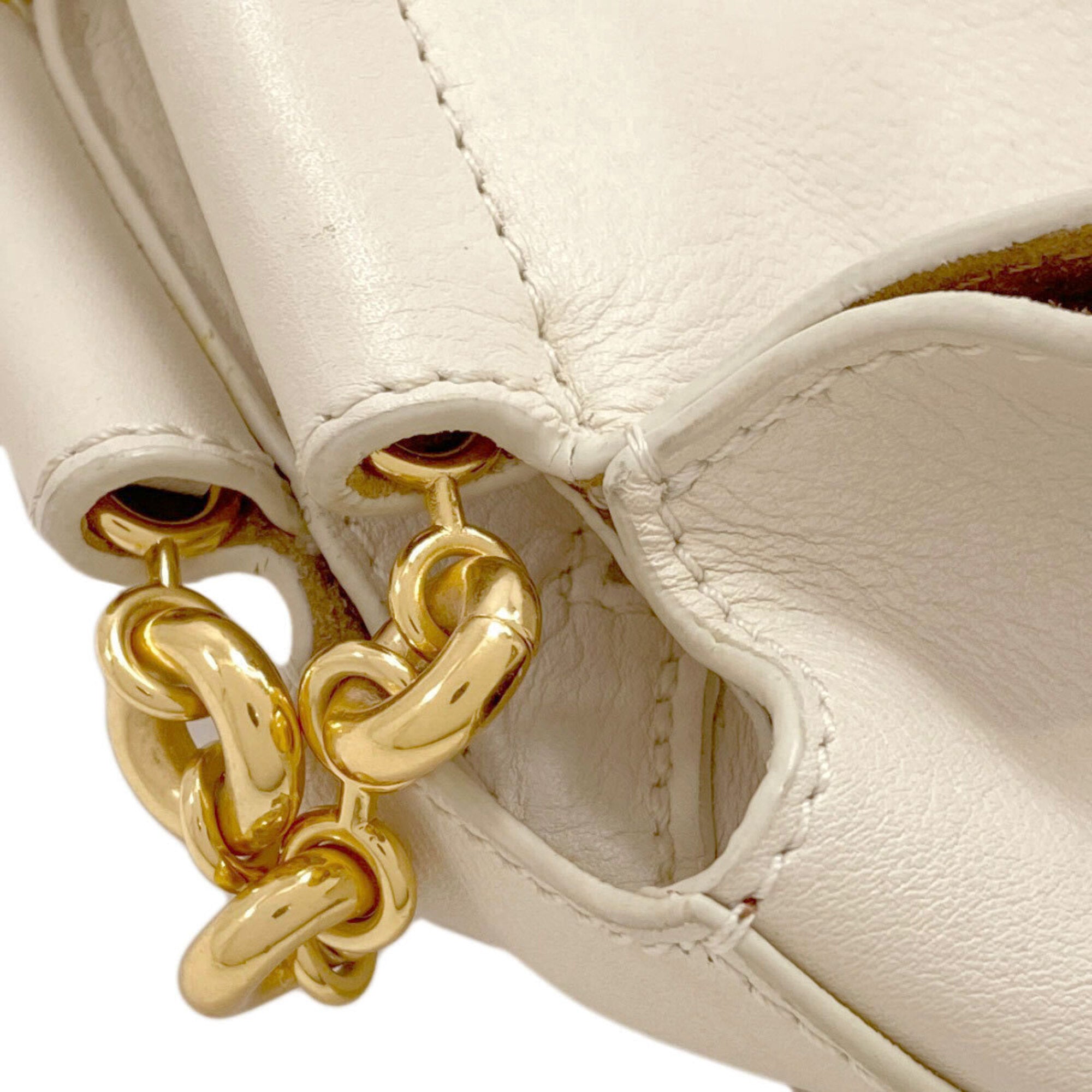 Loewe White Leather Handbag (Pre-Owned)