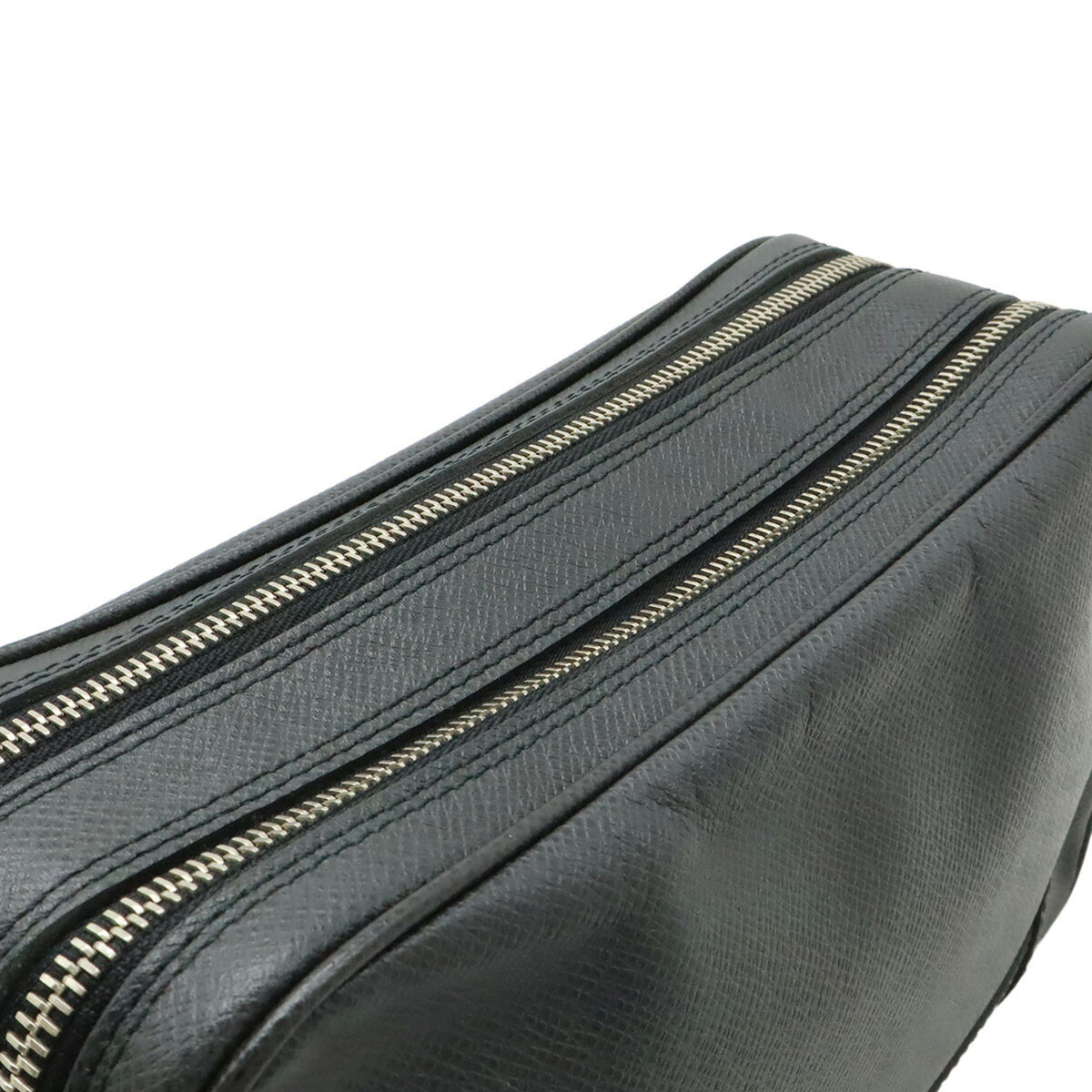 Louis Vuitton Ardoise Black Taiga Leather Clutch Bag (Pre-Owned)
