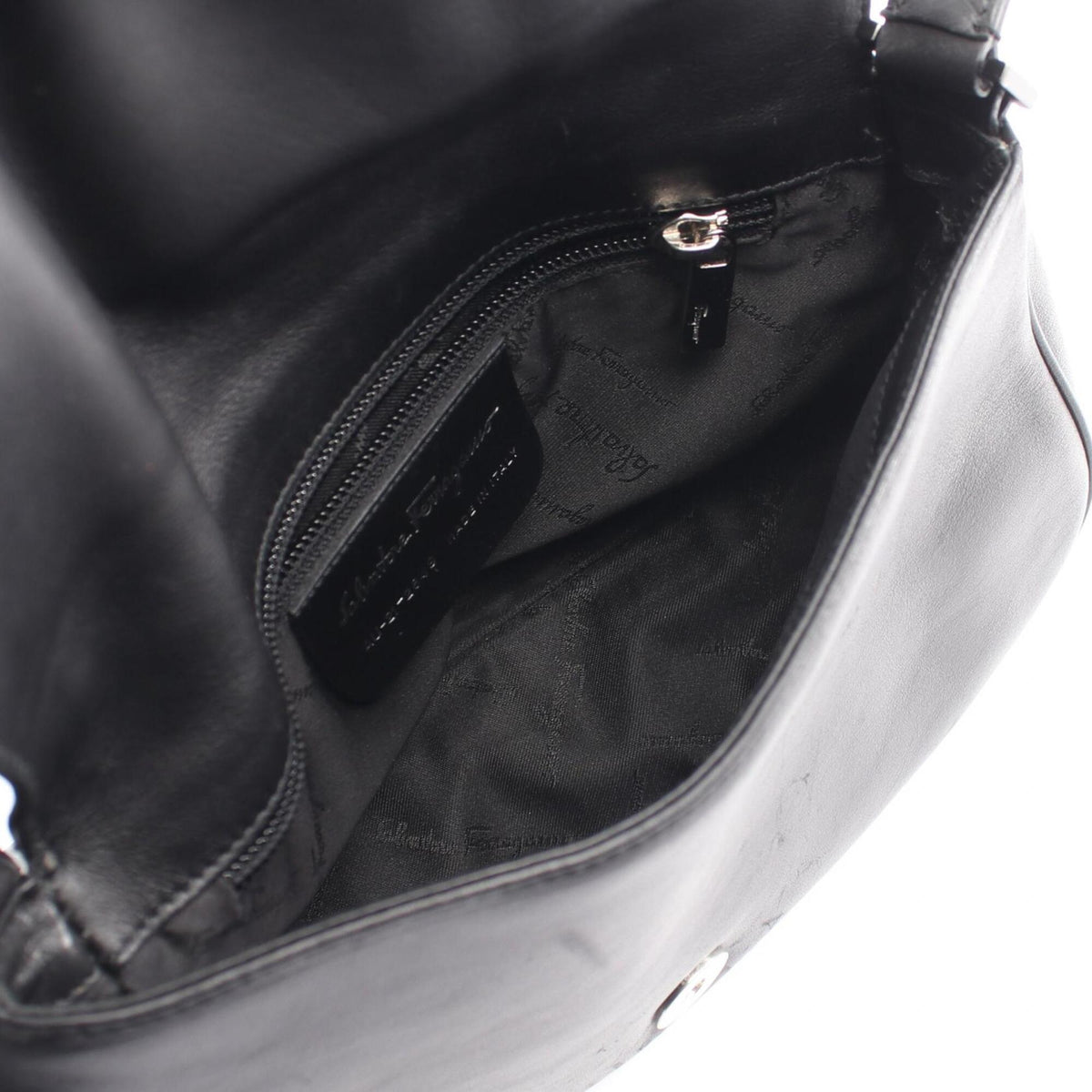 Salvatore Ferragamo Black Leather Handbag Shoulder Bag (Pre-Owned)