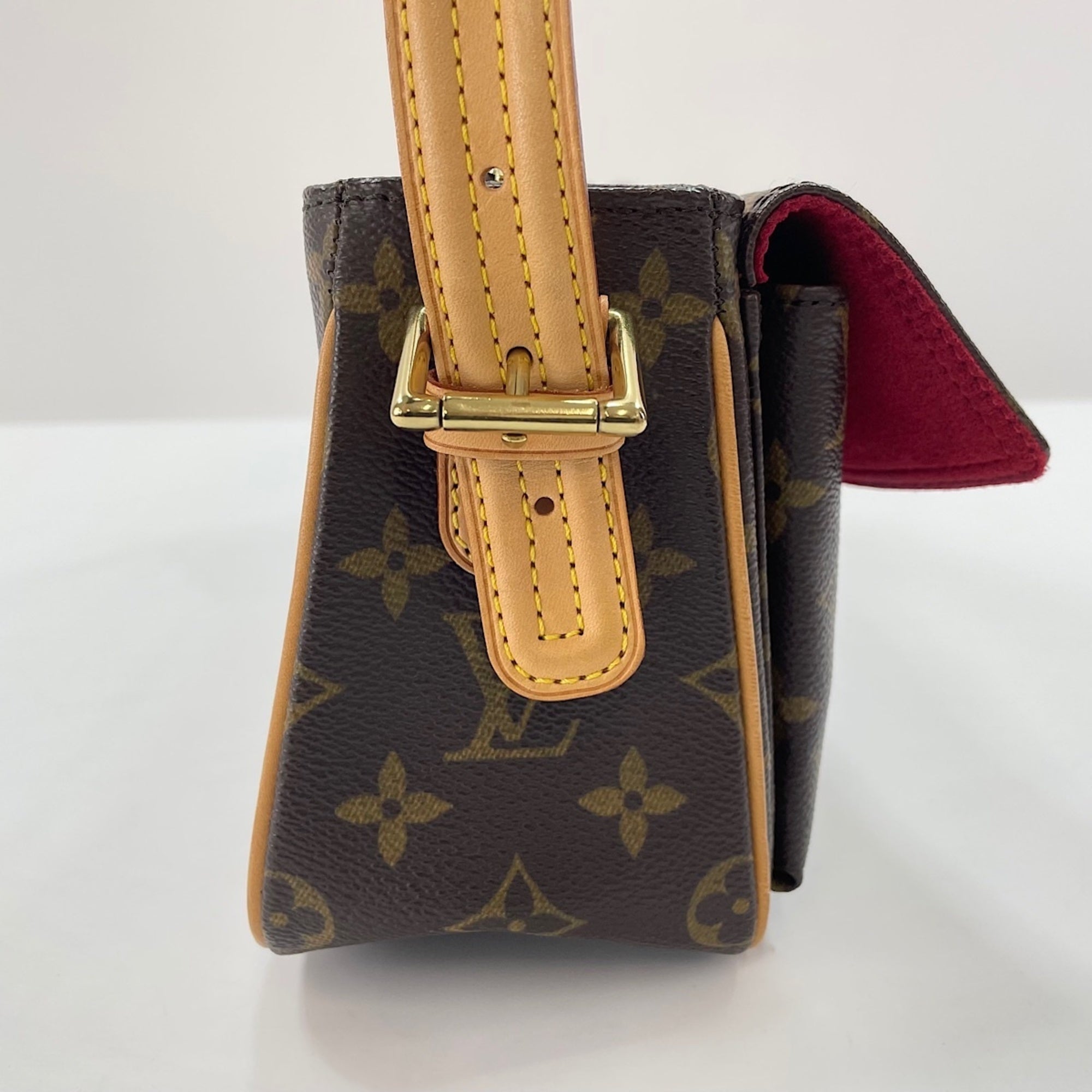 Louis Vuitton Brown Shoulder Bag (Pre-Owned)