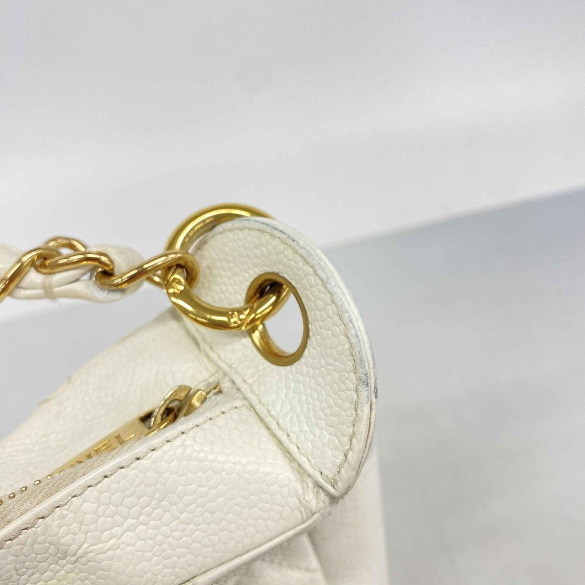 Chanel White Grained Calfskin Shoulder Bag (Pre-Owned)