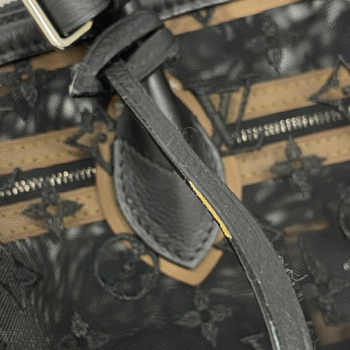 Louis Vuitton Noir Handbag (Pre-Owned)