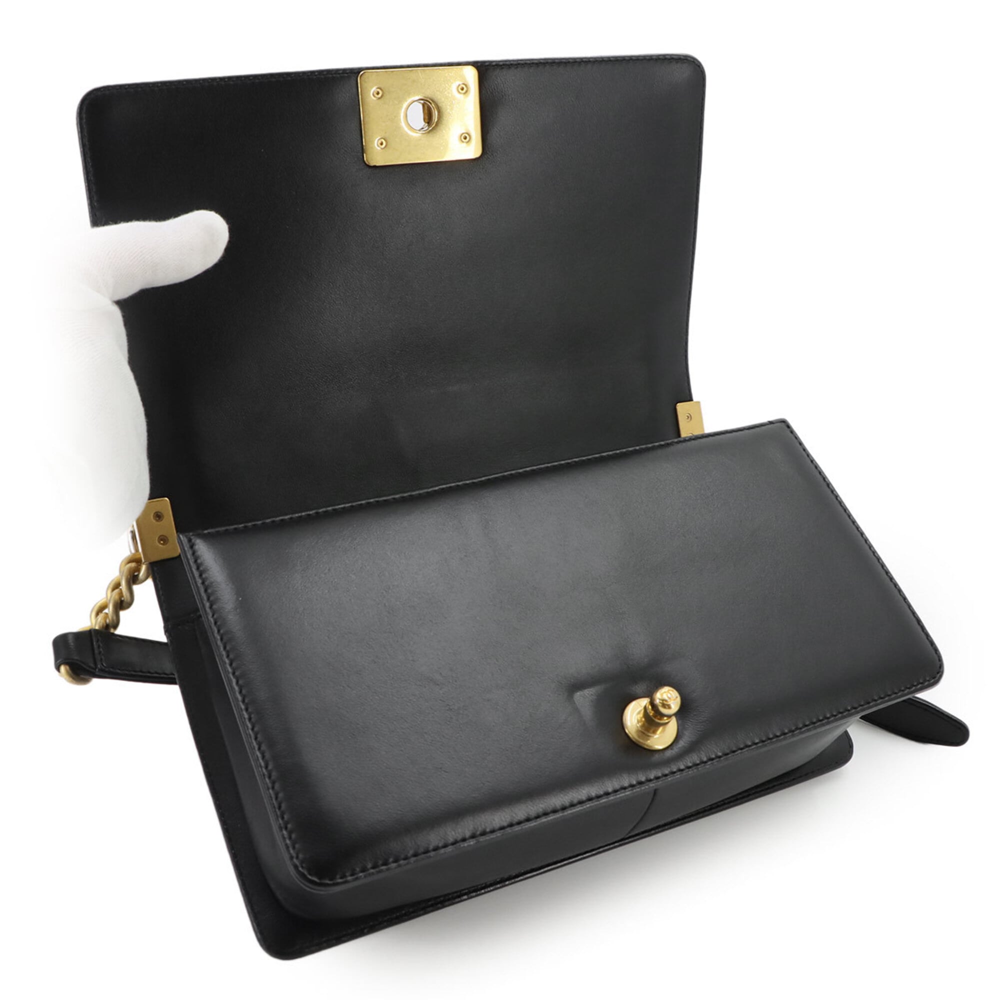 Chanel Boy Chanel Black Leather Handbag Shoulder Bag (Pre-Owned)