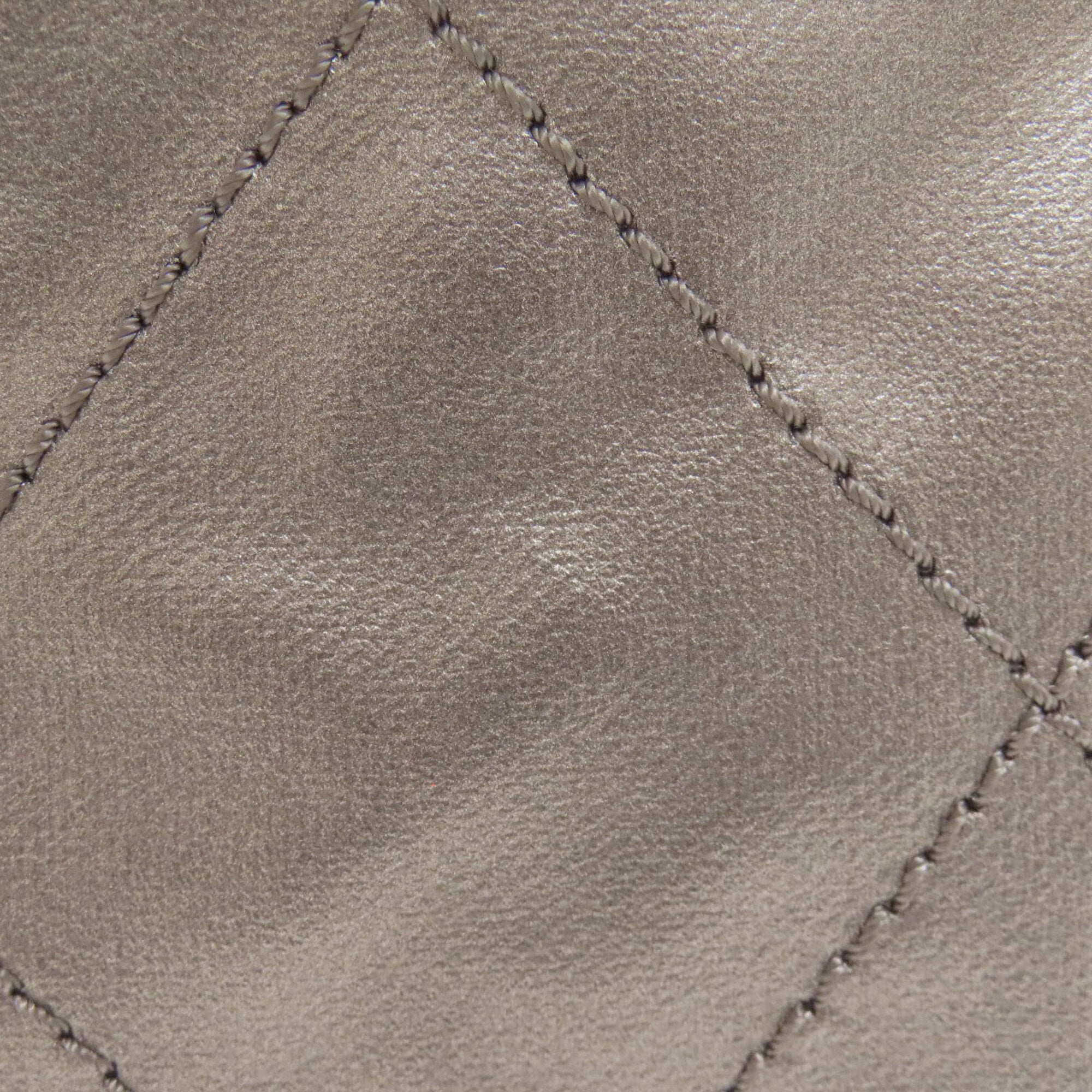 Chanel Silver White Leather Handbag (Pre-Owned)