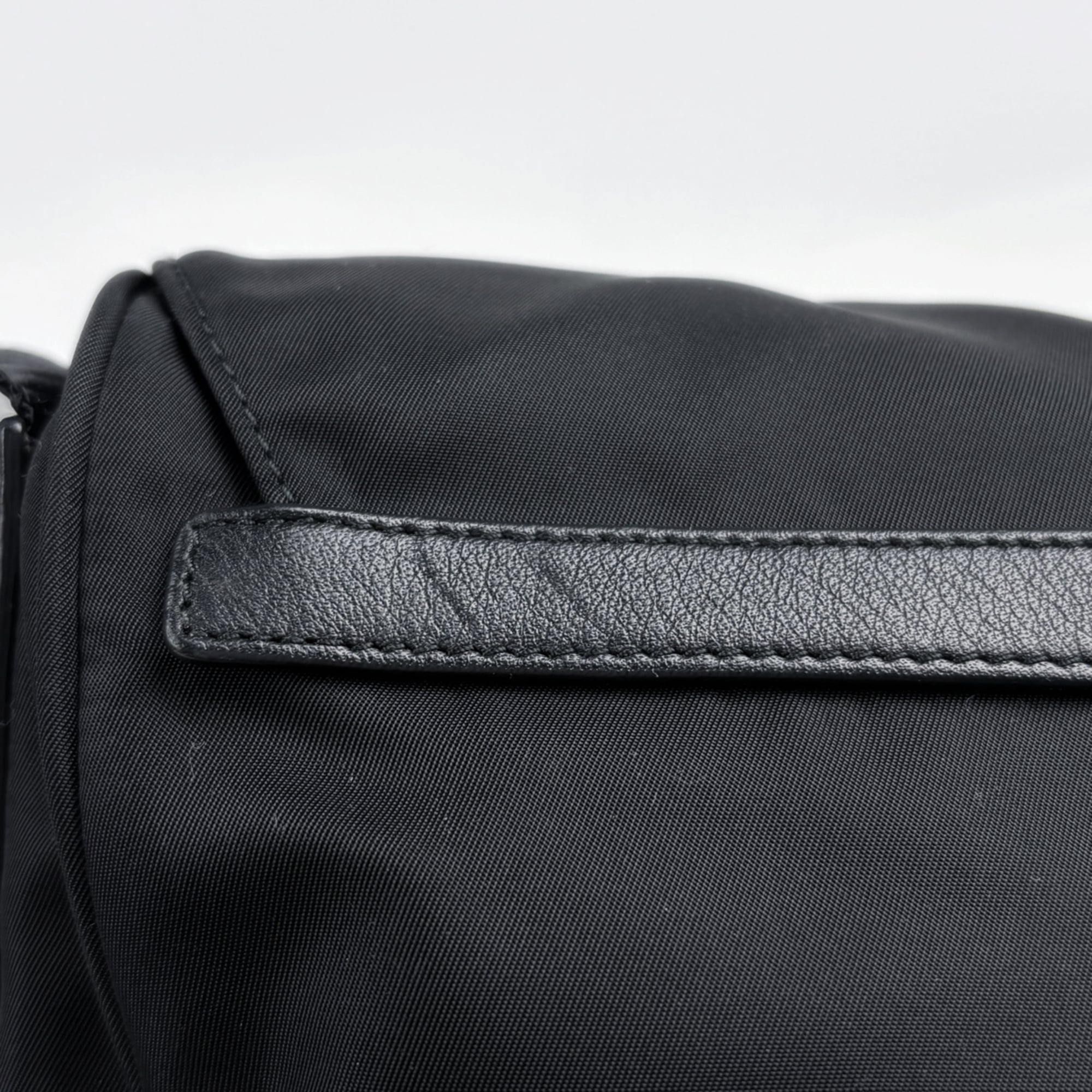 Prada Black Leather Messenger Bag Shoulder Bag (Pre-Owned)