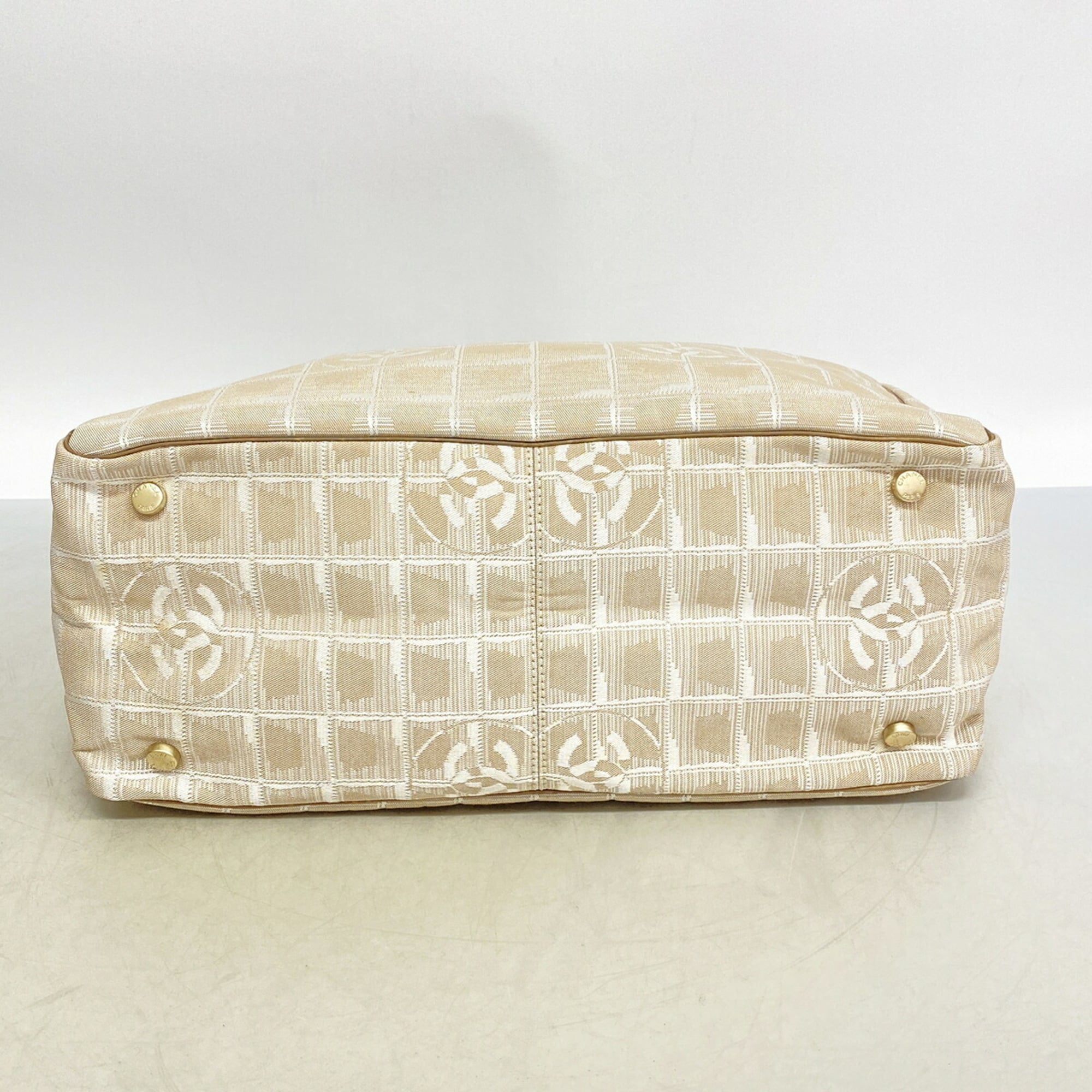 Chanel Beige Nylon Tote Bag (Pre-Owned)