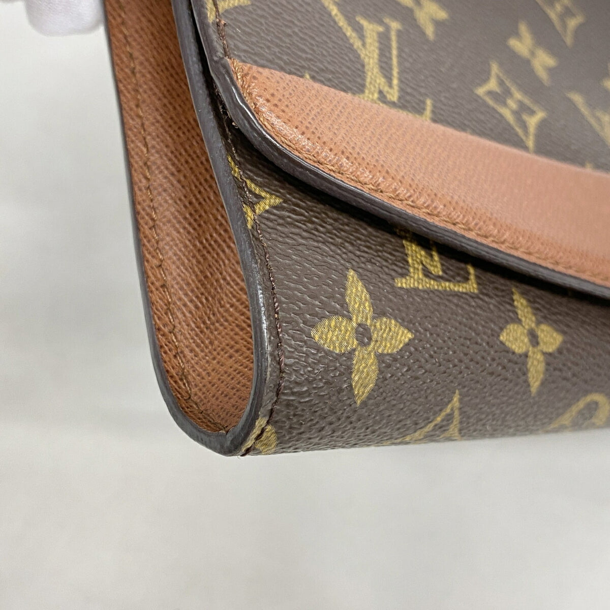 Louis Vuitton Brown Shoulder Bag (Pre-Owned)