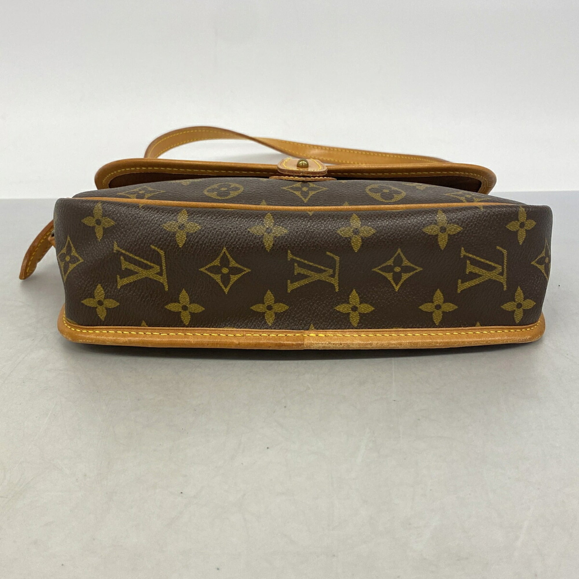 Louis Vuitton Brown Shoulder Bag (Pre-Owned)