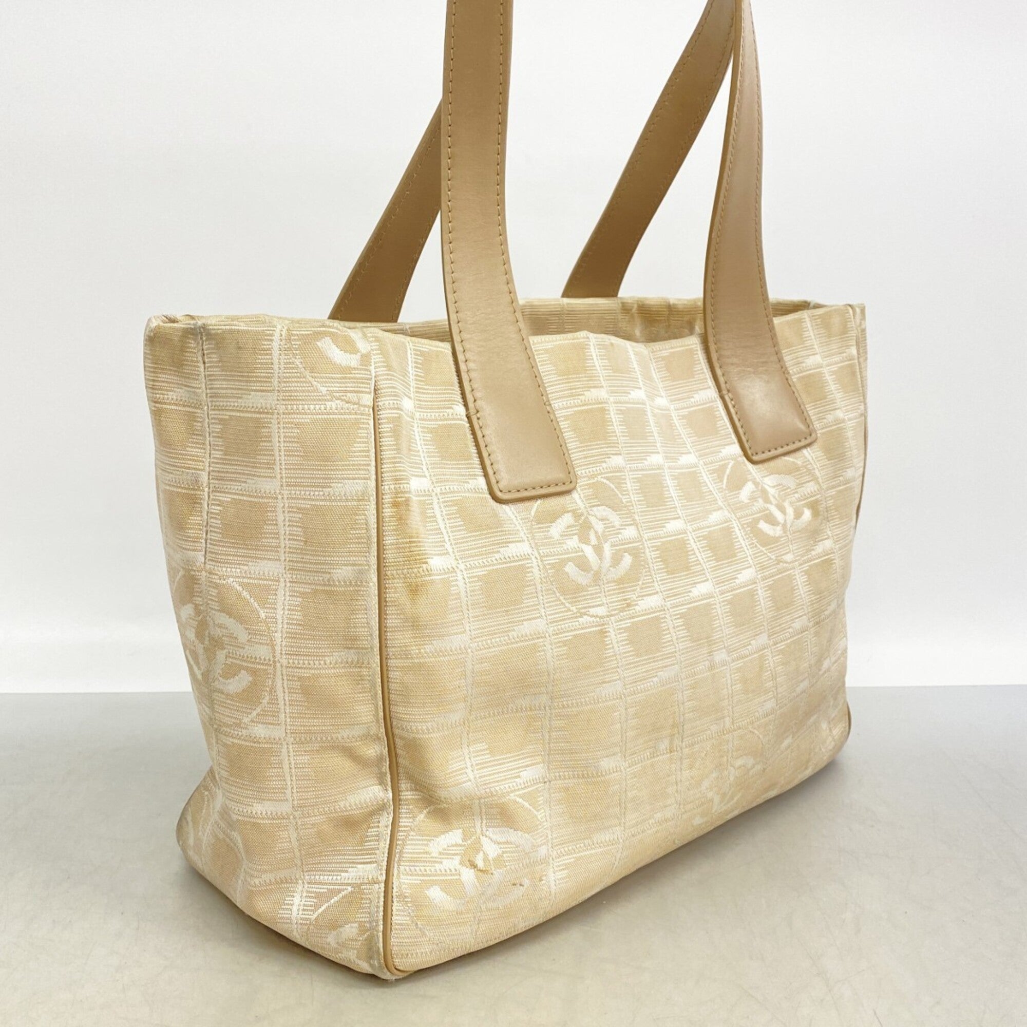 Chanel Beige Nylon Tote Bag (Pre-Owned)