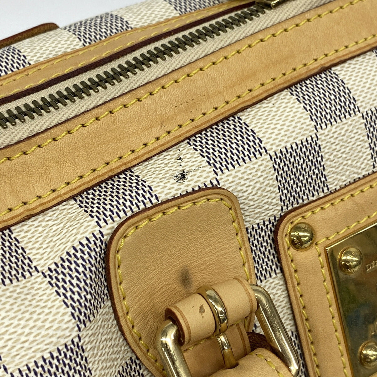 Louis Vuitton White Handbag (Pre-Owned)