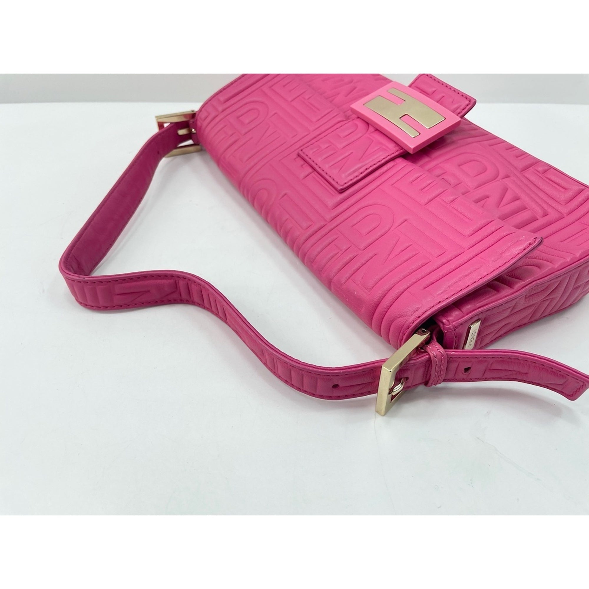 Fendi Pink Shoulder Bag (Pre-Owned)
