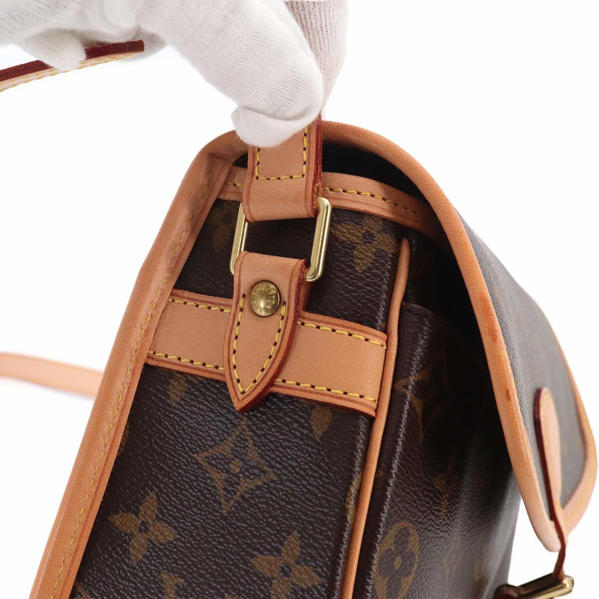 Louis Vuitton Monogram Monogram Canvas Shoulder Bag (Pre-Owned)
