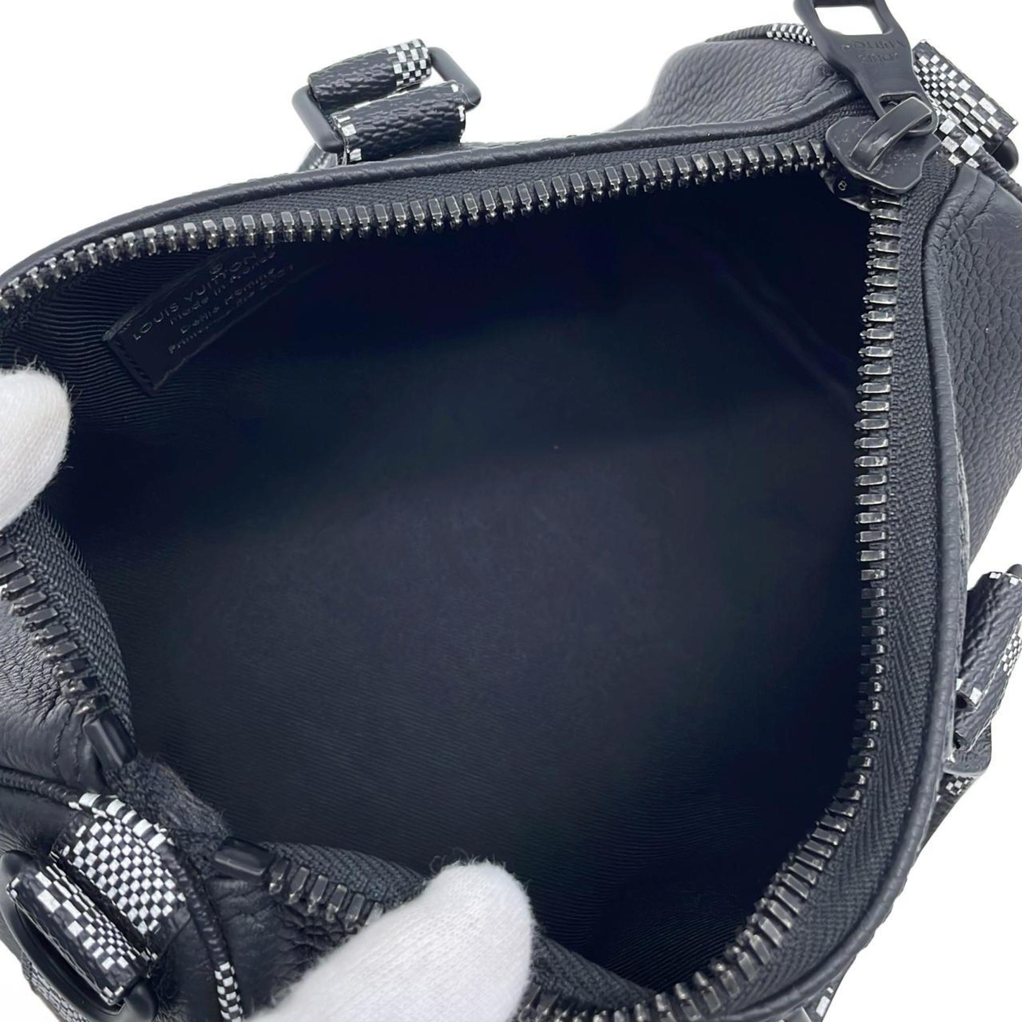 Louis Vuitton Black Leather Shoulder Bag (Pre-Owned)