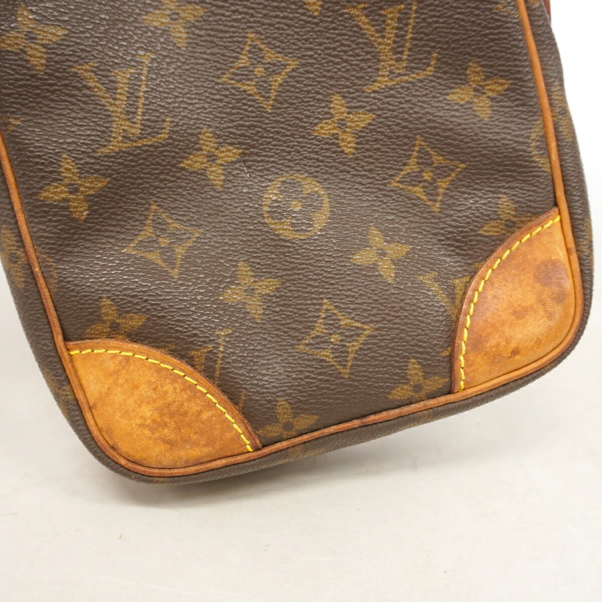 Louis Vuitton Brown Shoulder Bag (Pre-Owned)
