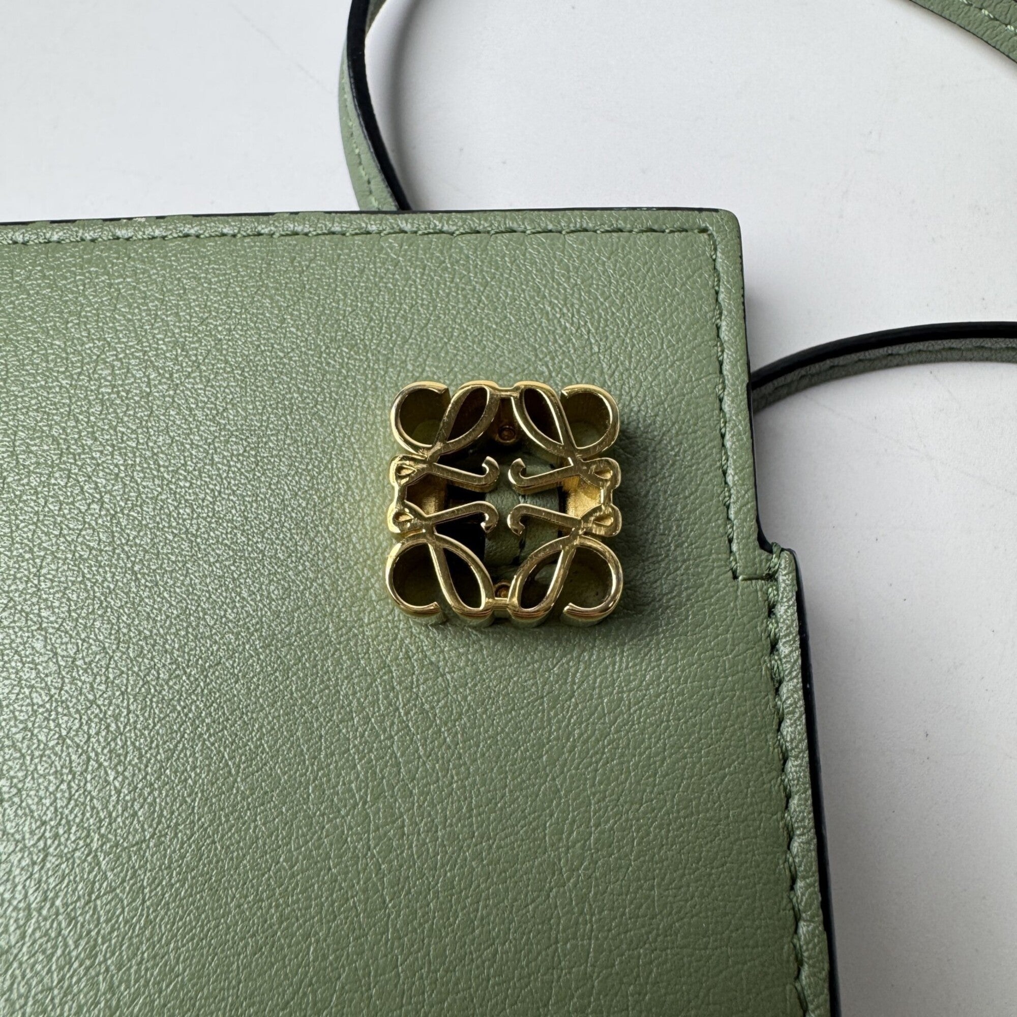 Loewe Green Leather Shoulder Bag (Pre-Owned)