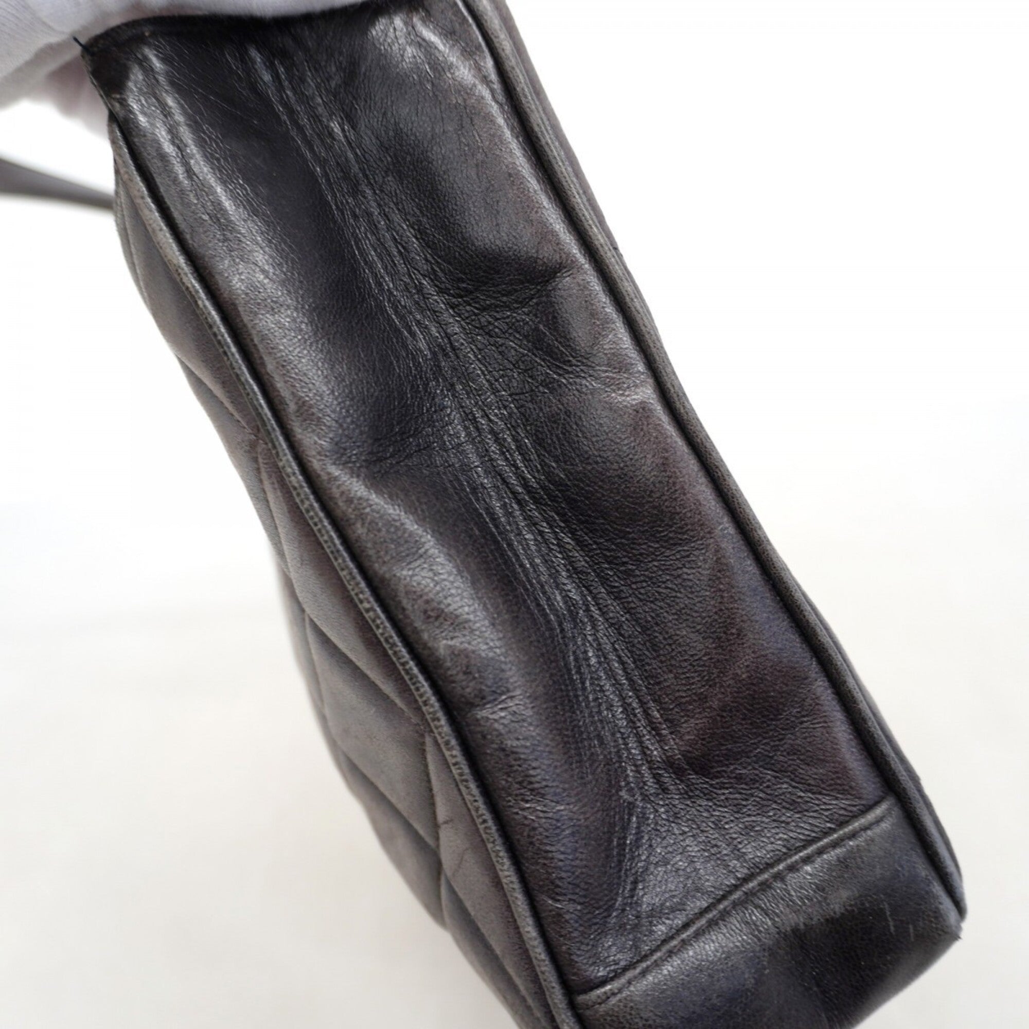 Chanel Black Leather Handbag (Pre-Owned)