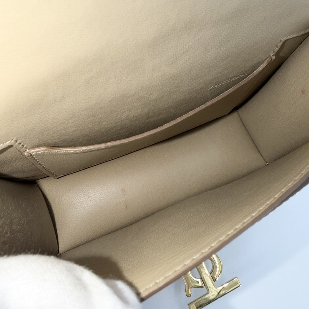 Burberry Beige Leather Sling Bag (Pre-Owned)