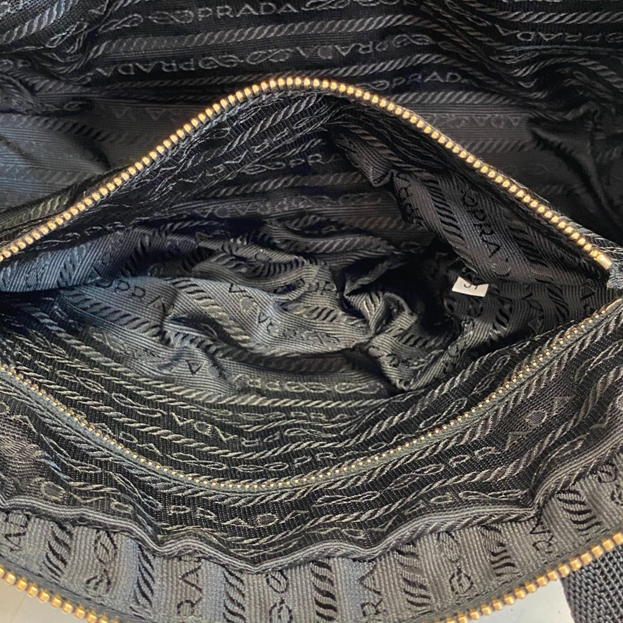 Prada Black Nylon (Pre-Owned)