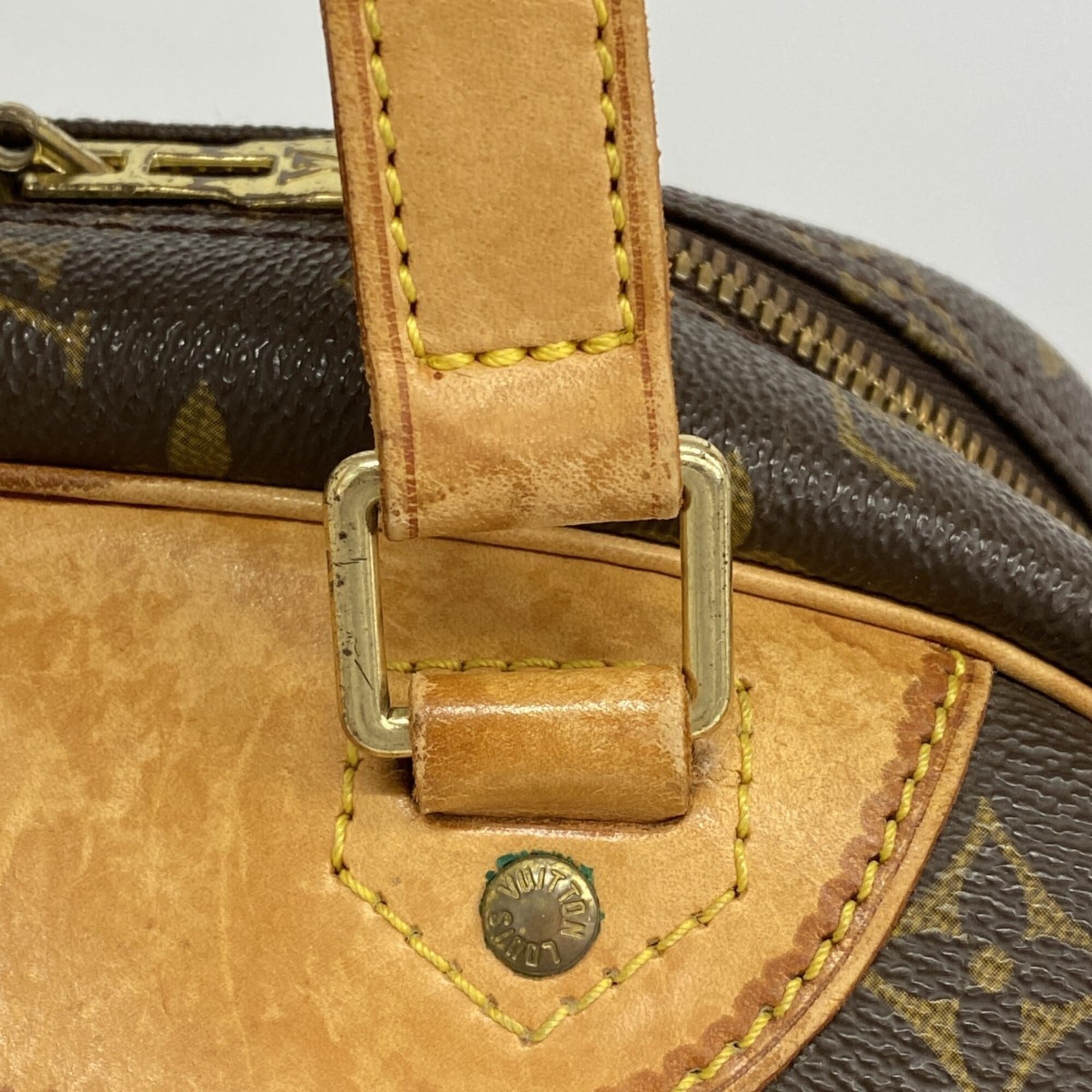 Louis Vuitton Brown Handbag (Pre-Owned)