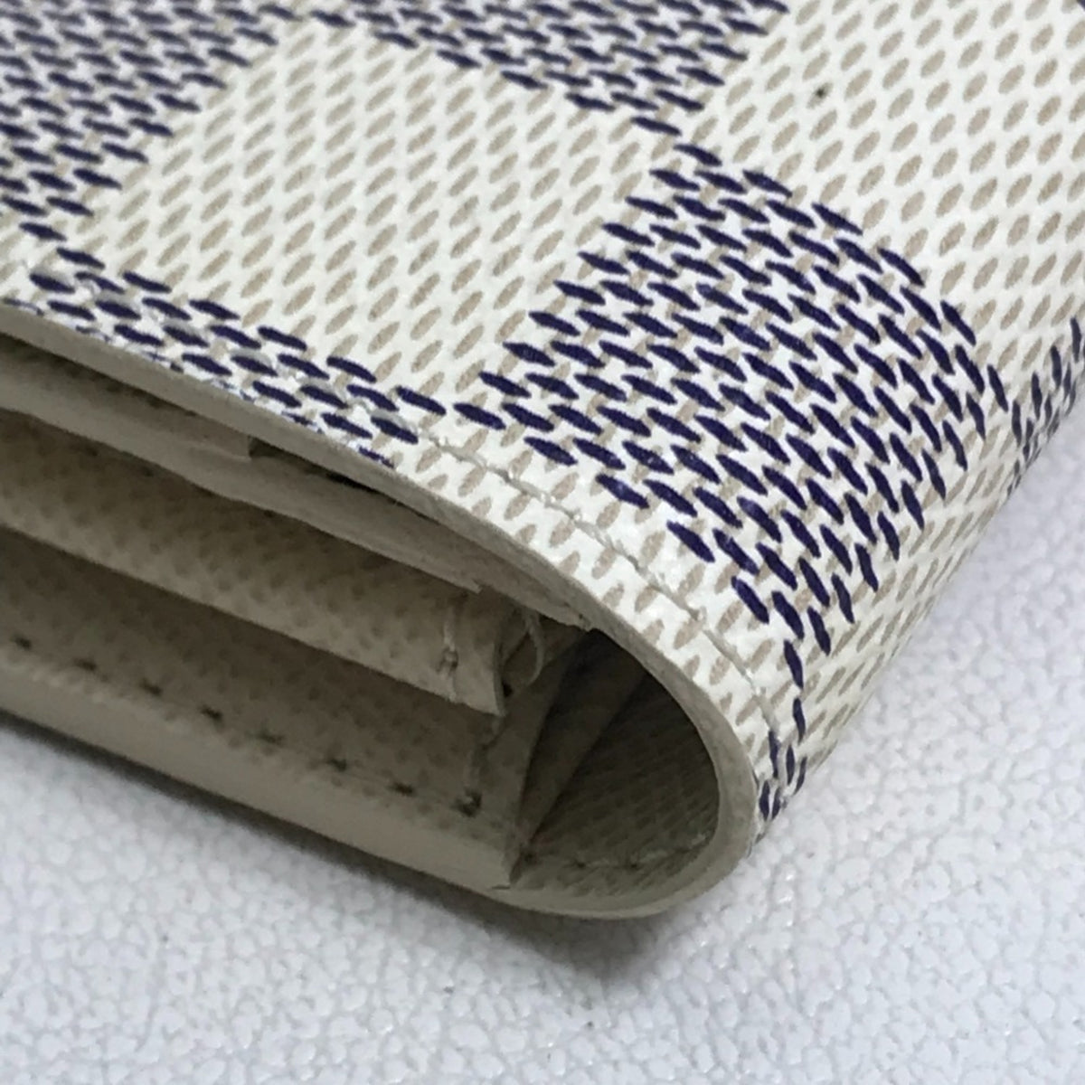 Louis Vuitton Damier Azur Damier Azur White Damier Azur Long Wallet (Bi-Fold) (Pre-Owned)