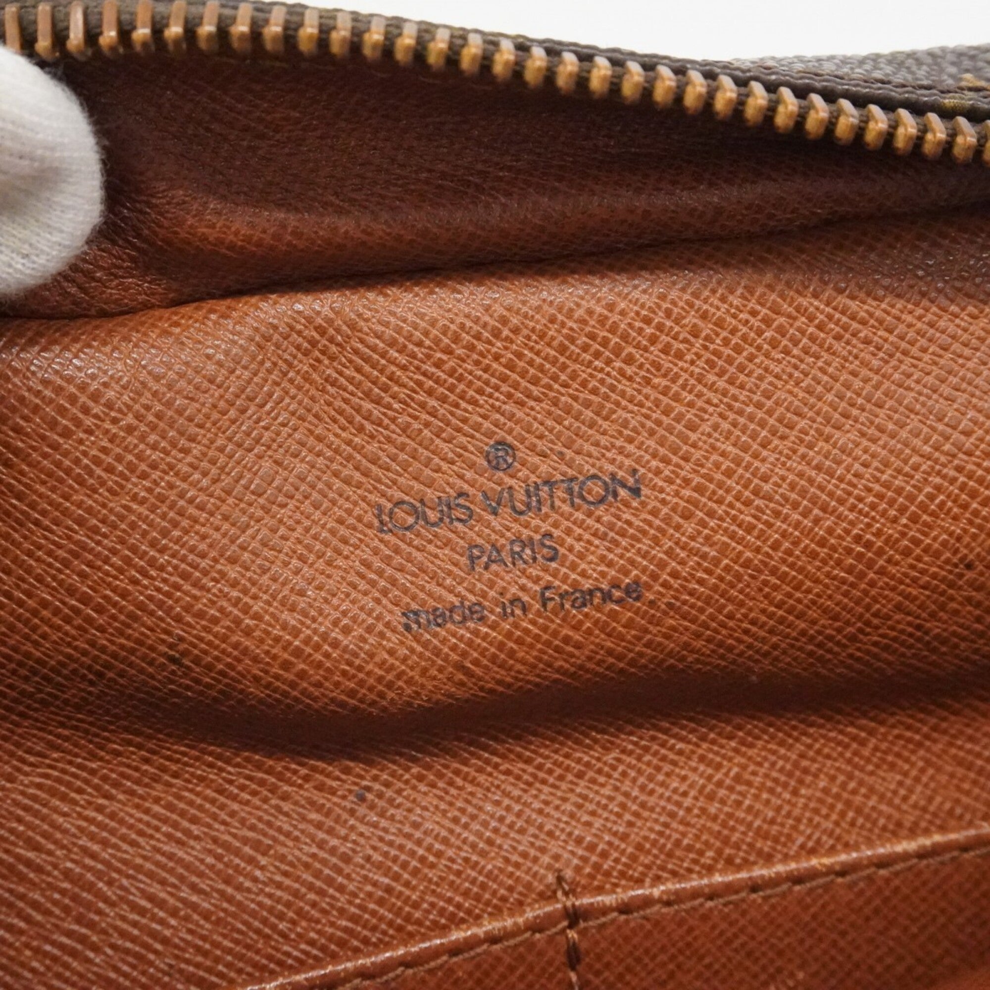 Louis Vuitton Brown Clutch Bag (Pre-Owned)