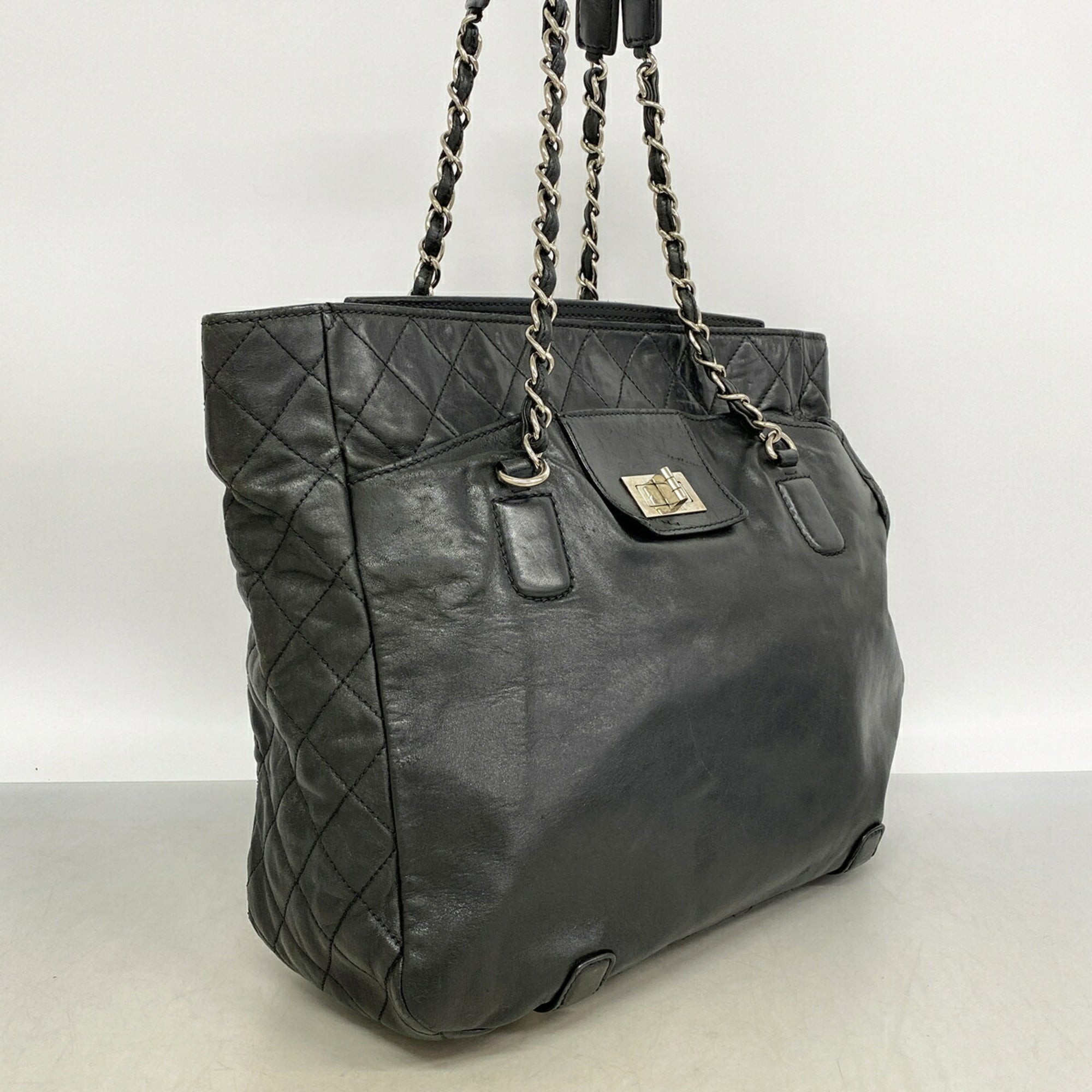 Chanel Black Leather Tote Bag (Pre-Owned)