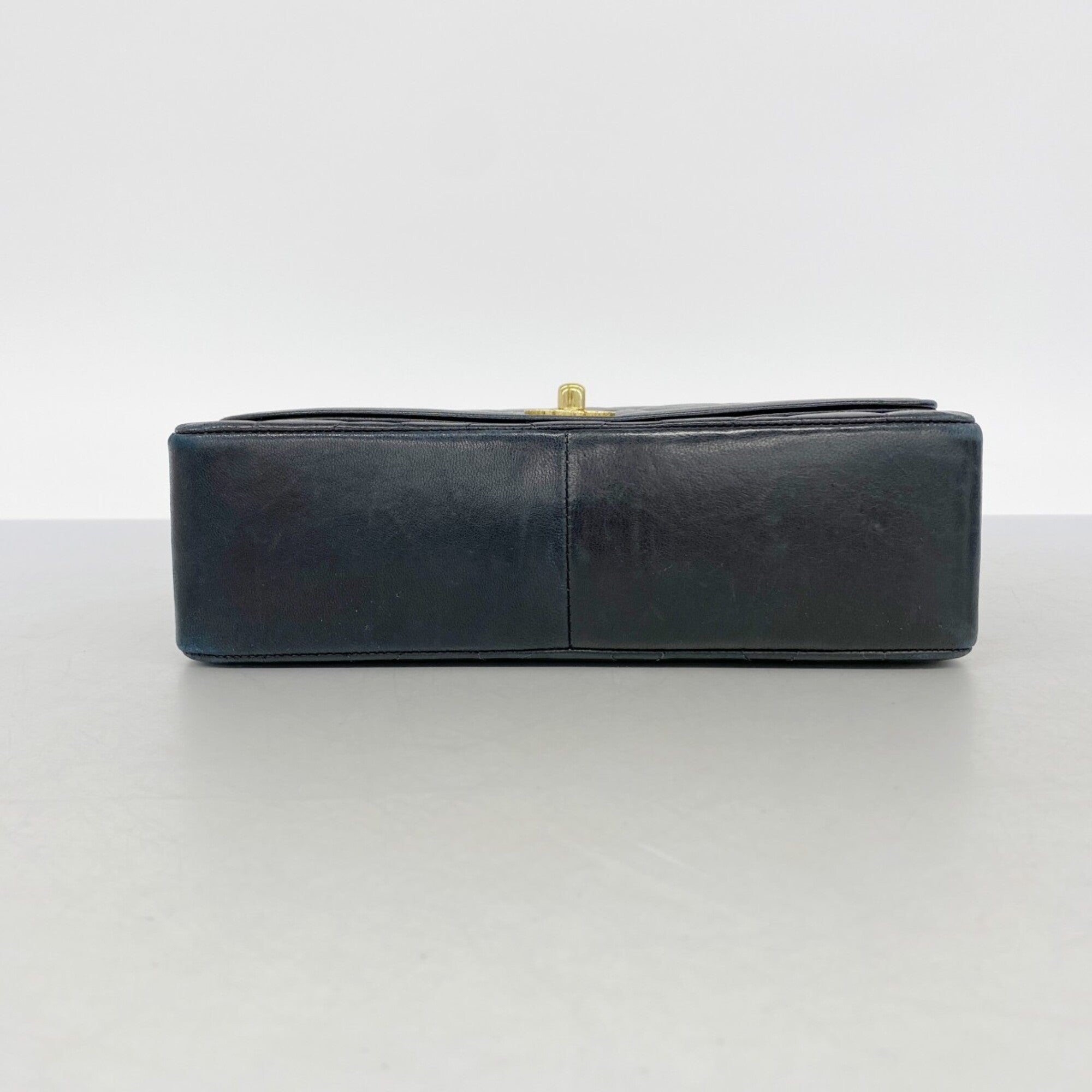 Chanel Black Leather Shoulder Bag (Pre-Owned)