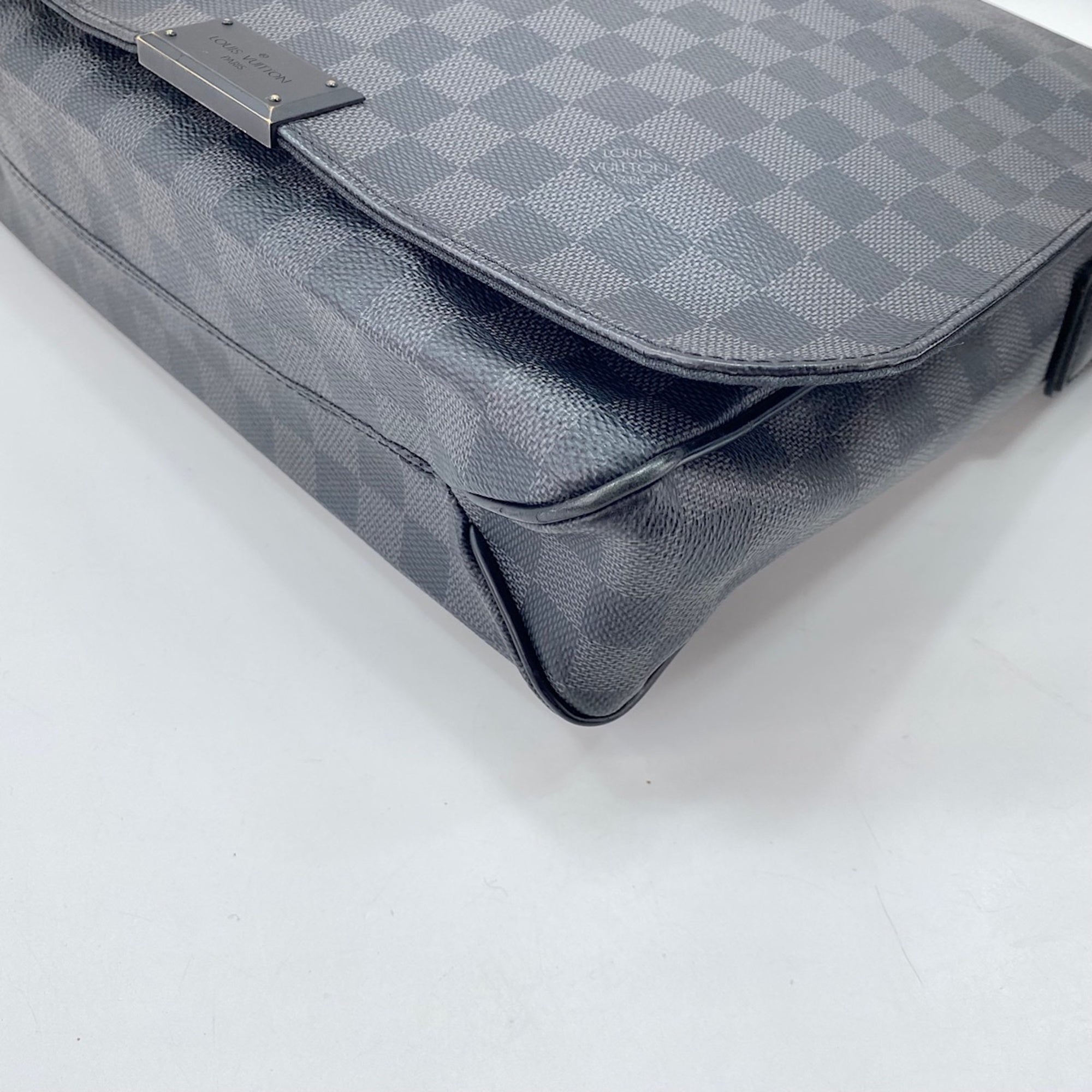 Louis Vuitton Black Shoulder Bag (Pre-Owned)