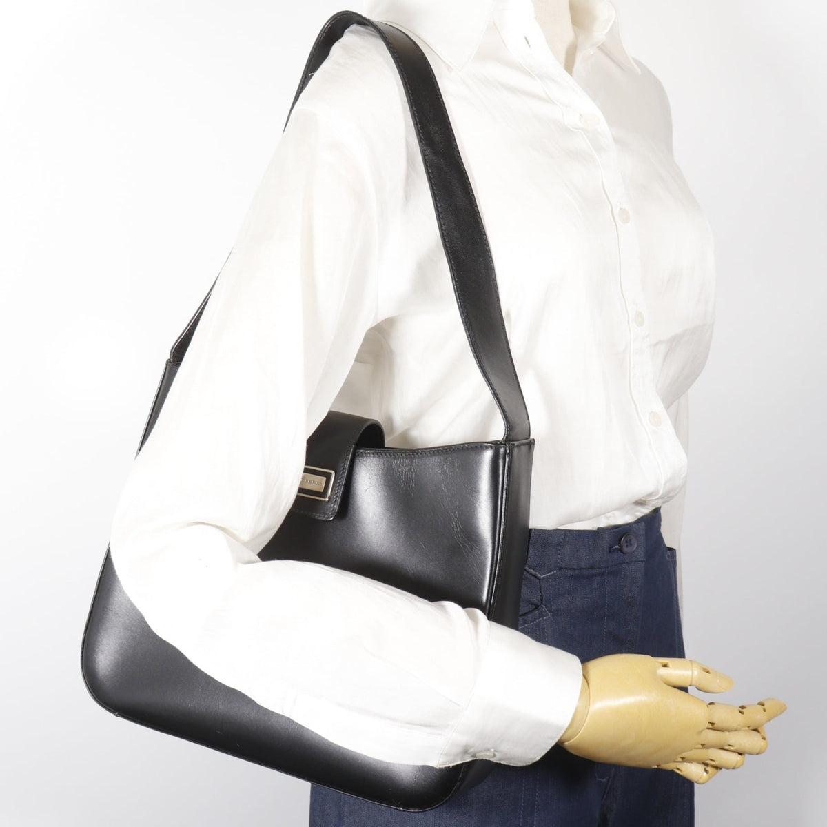Burberry Black Leather Shoulder Bag (Pre-Owned)