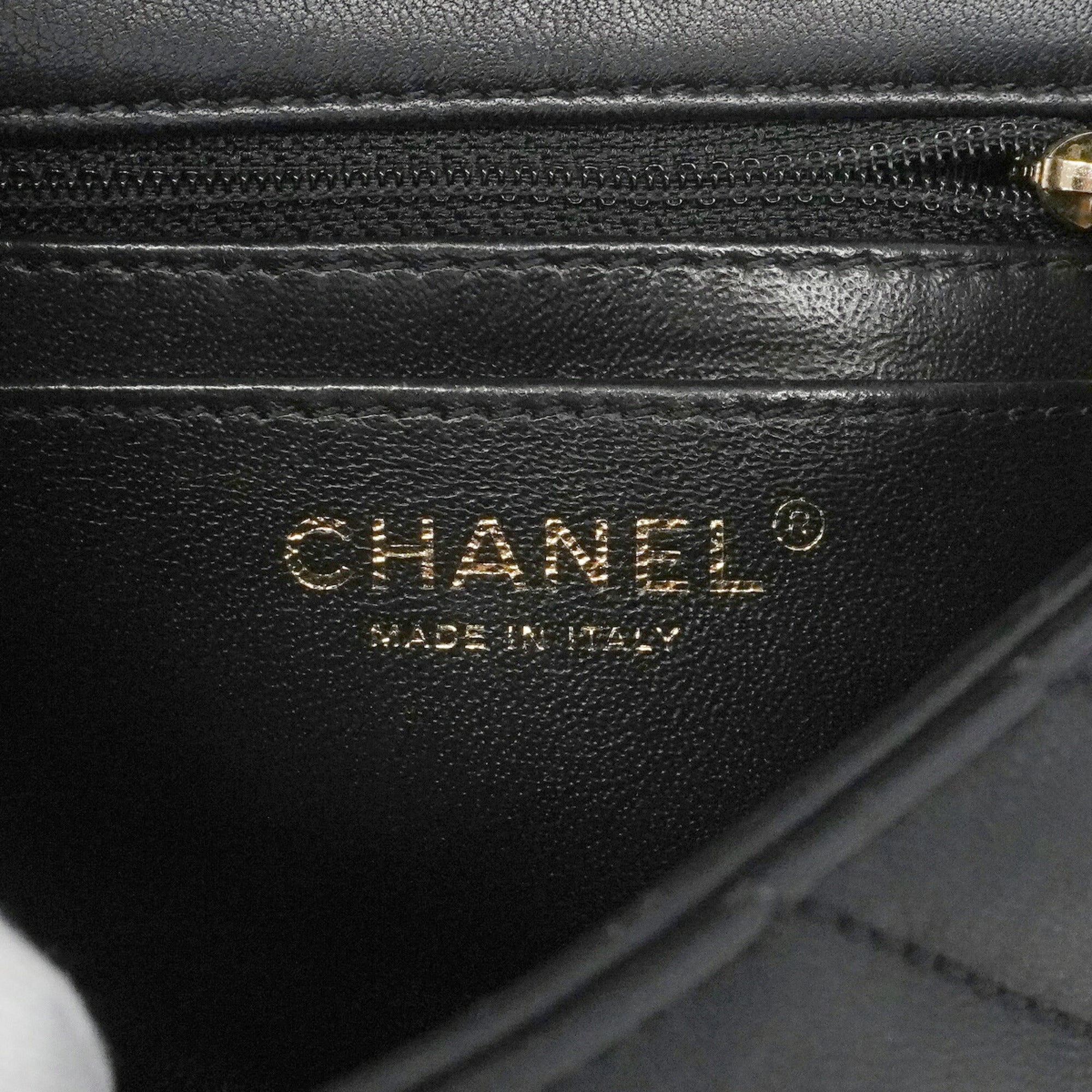 Chanel Black Leather Handbag (Pre-Owned)