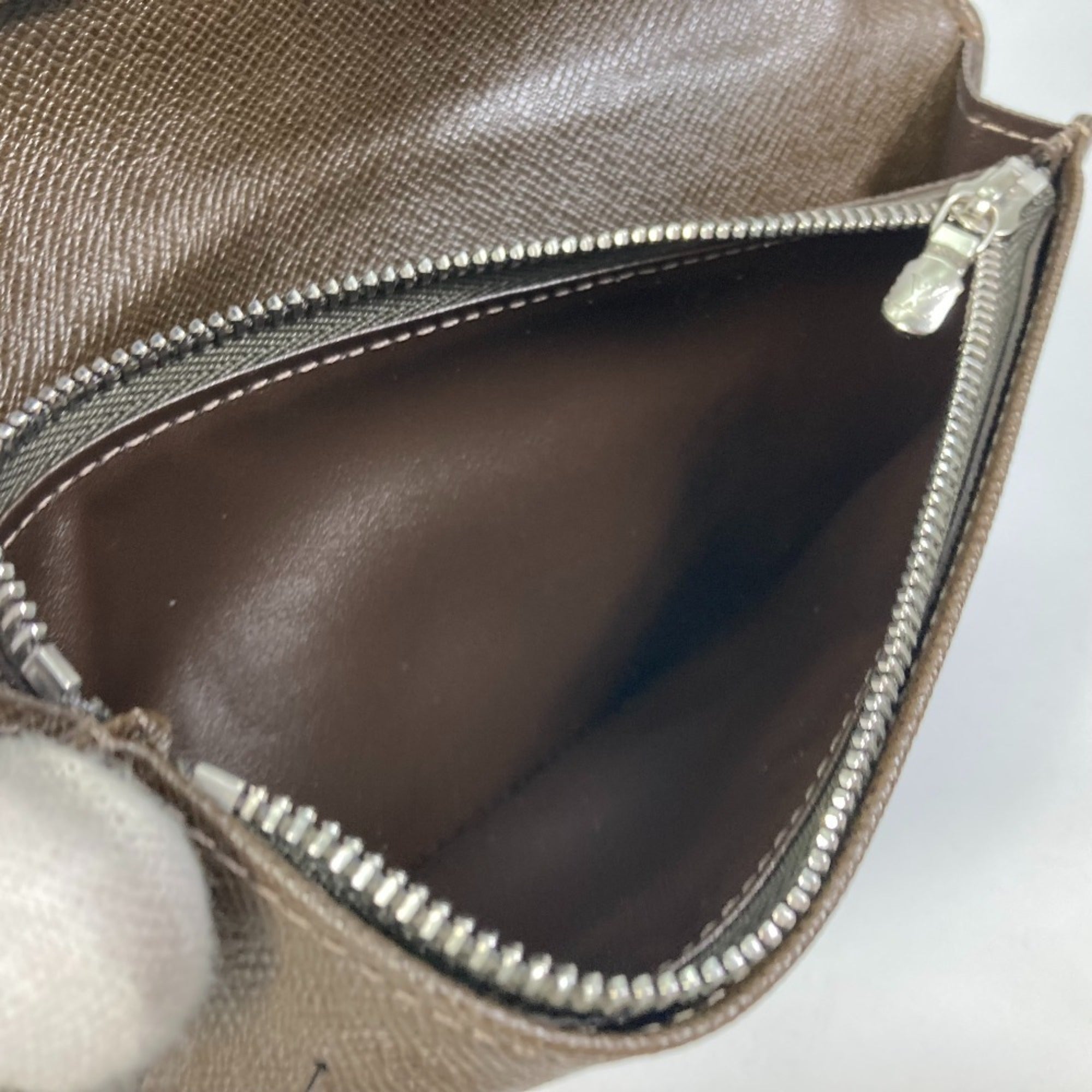 Louis Vuitton Brown Taiga Leather Long Bill Wallet (Bi-Fold) (Pre-Owned)