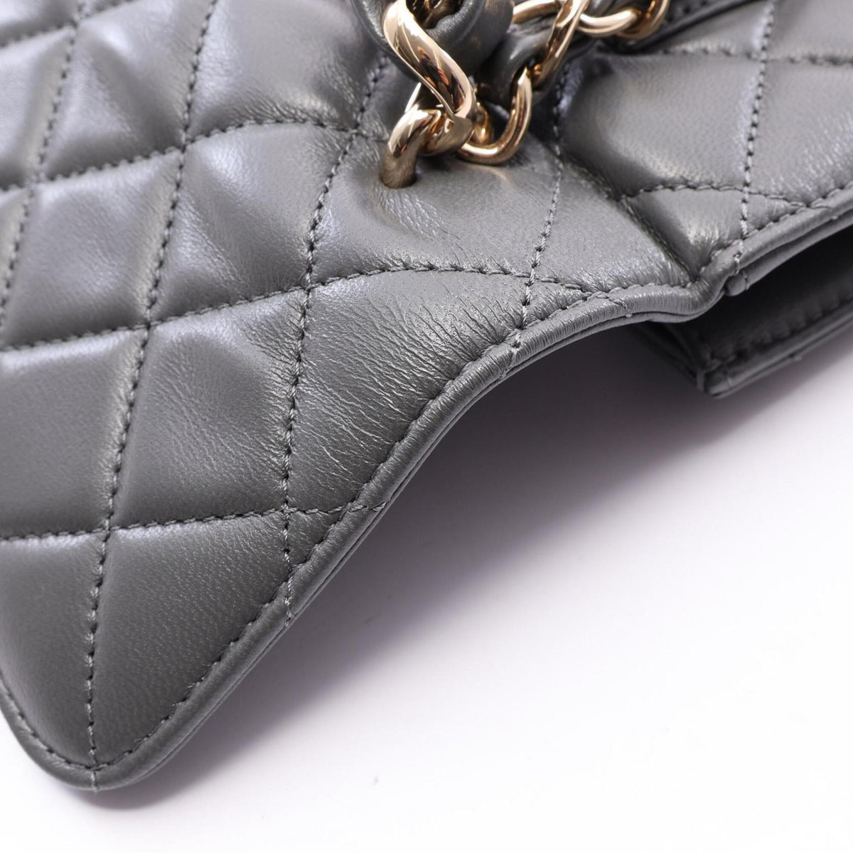 Chanel Gray Leather Handbag Shoulder Bag (Pre-Owned)