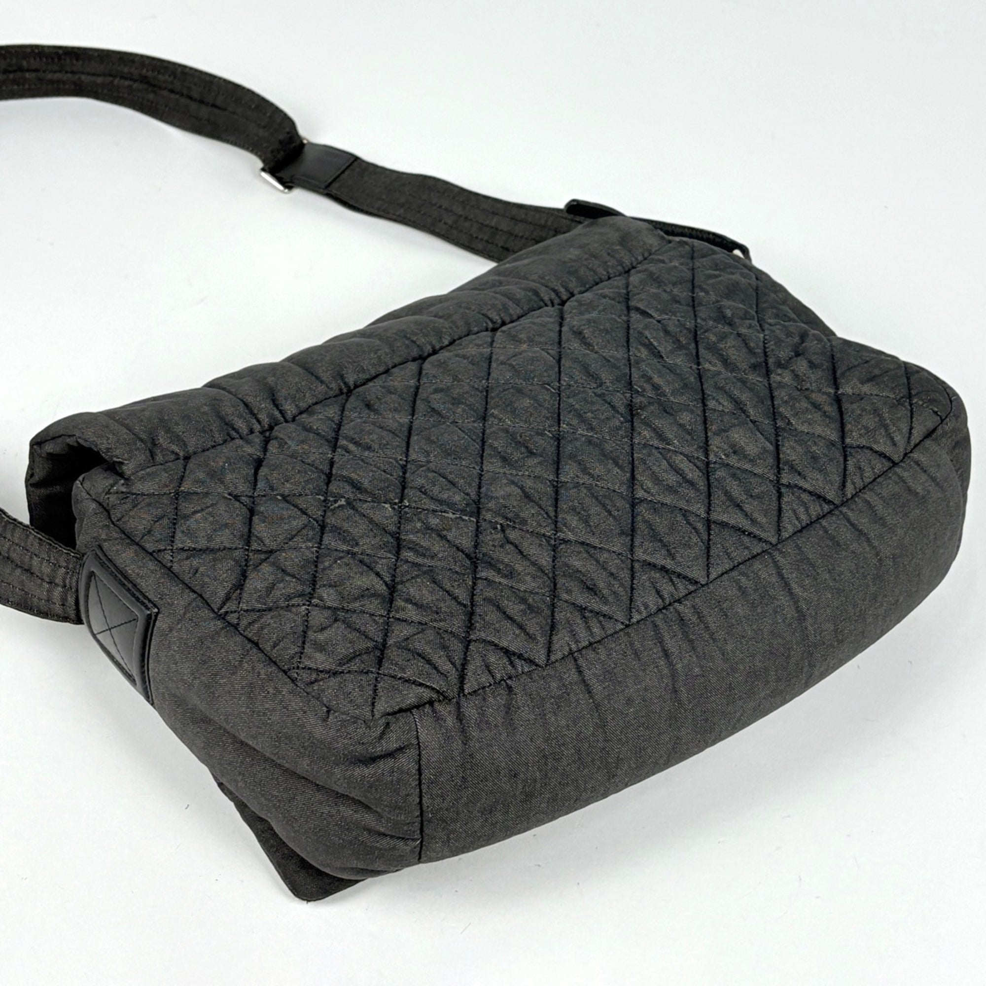 Chanel Dark Gray Canvas Leather Shoulder Bag (Pre-Owned)