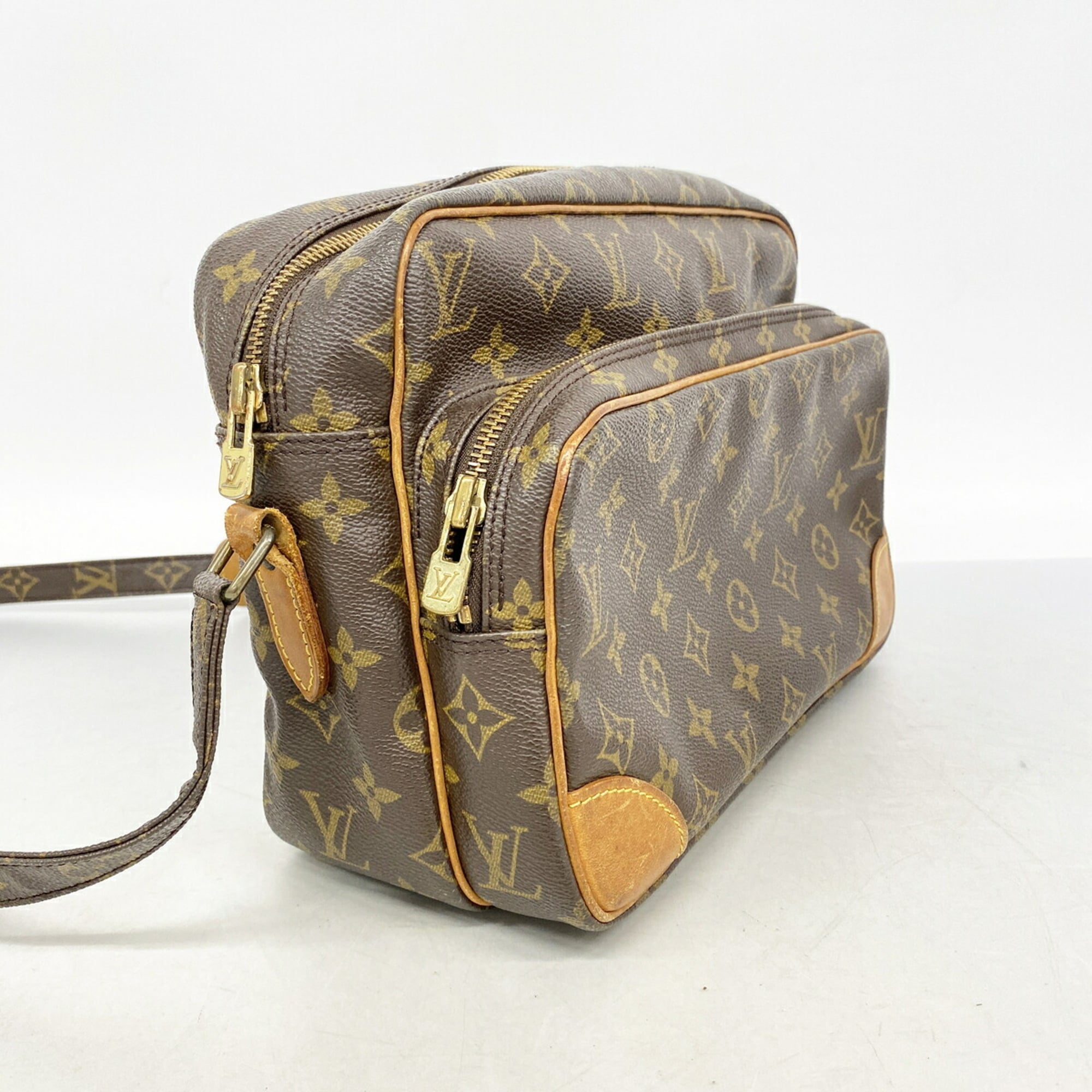 Louis Vuitton Brown Shoulder Bag (Pre-Owned)