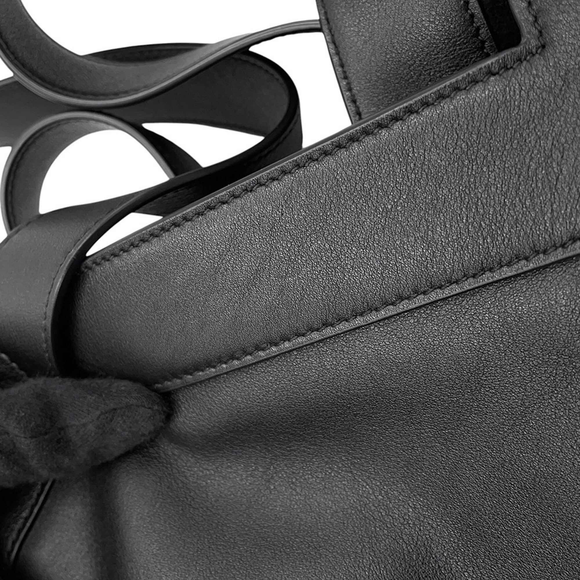 Yves Saint Laurent Black Leather Handbag Tote Bag (Pre-Owned)