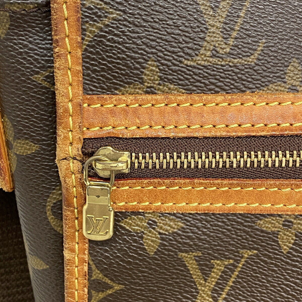 Louis Vuitton Brown Shoulder Bag (Pre-Owned)