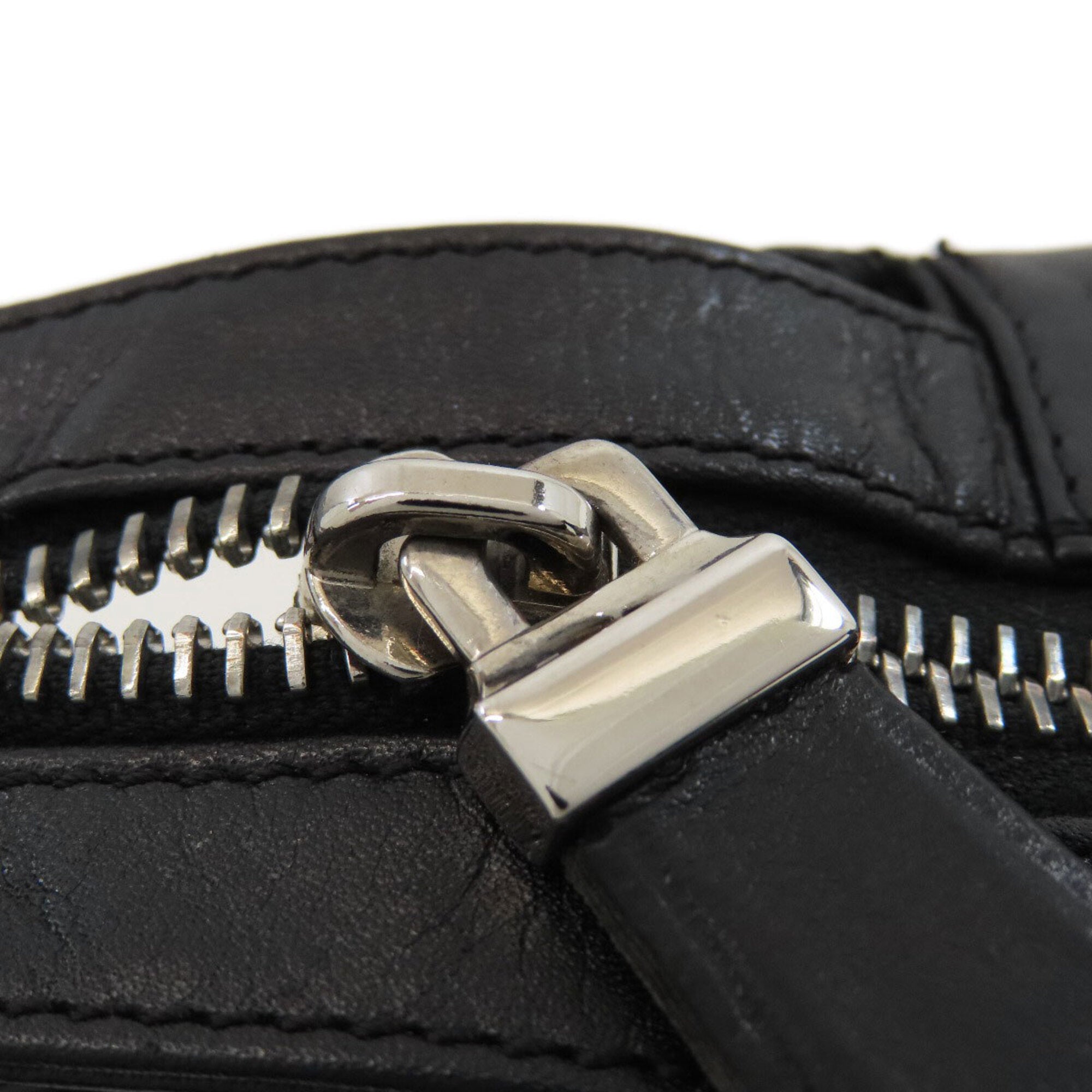 Bally Black Leather Shoulder Bag (Pre-Owned)