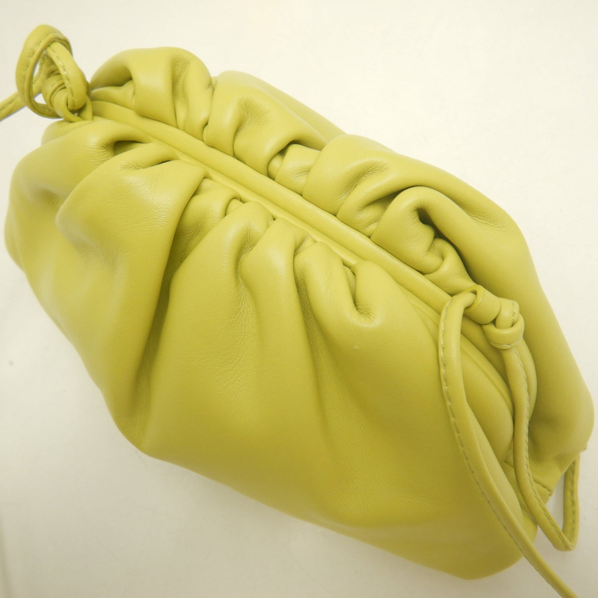 Bottega Veneta Gold Leather Pouch Shoulder Bag (Pre-Owned)