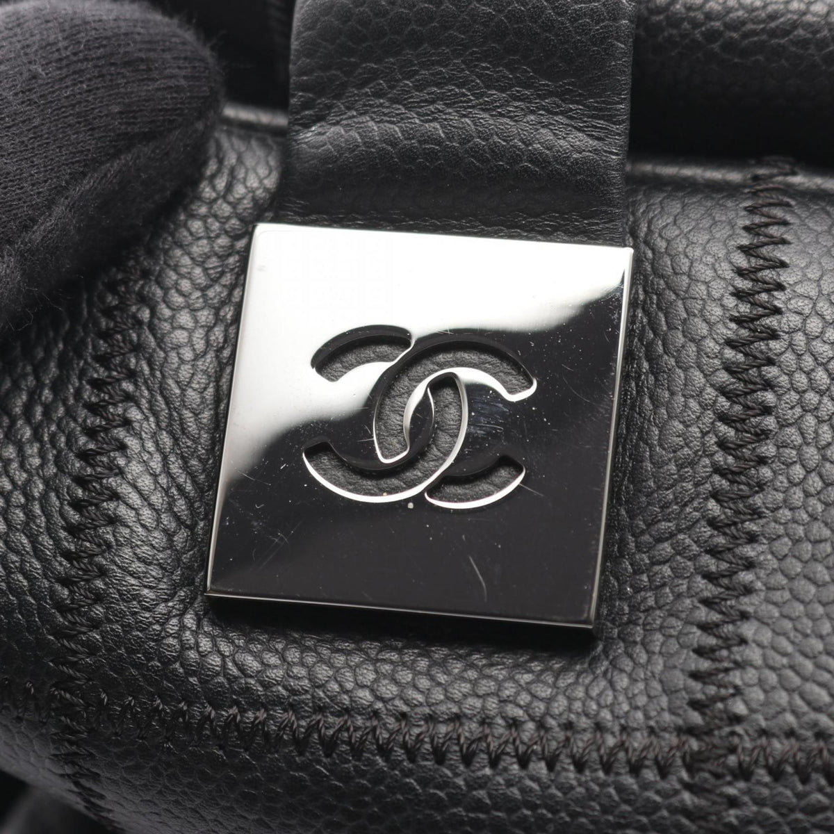 Chanel Black Leather Handbag (Pre-Owned)