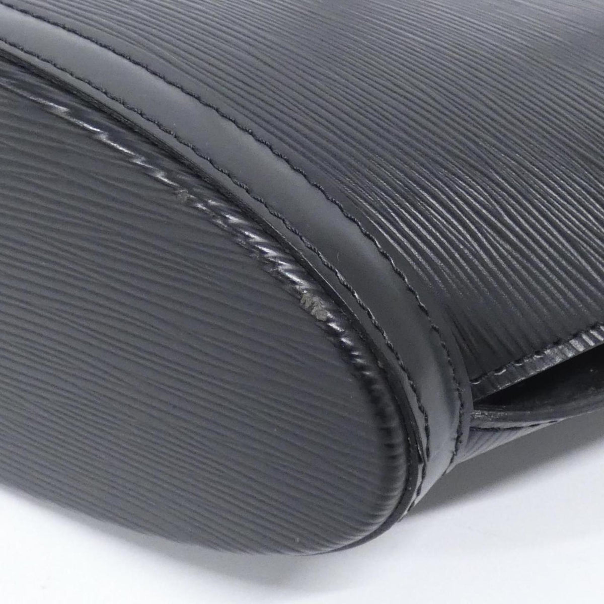 Louis Vuitton Black Leather Shoulder Bag (Pre-Owned)