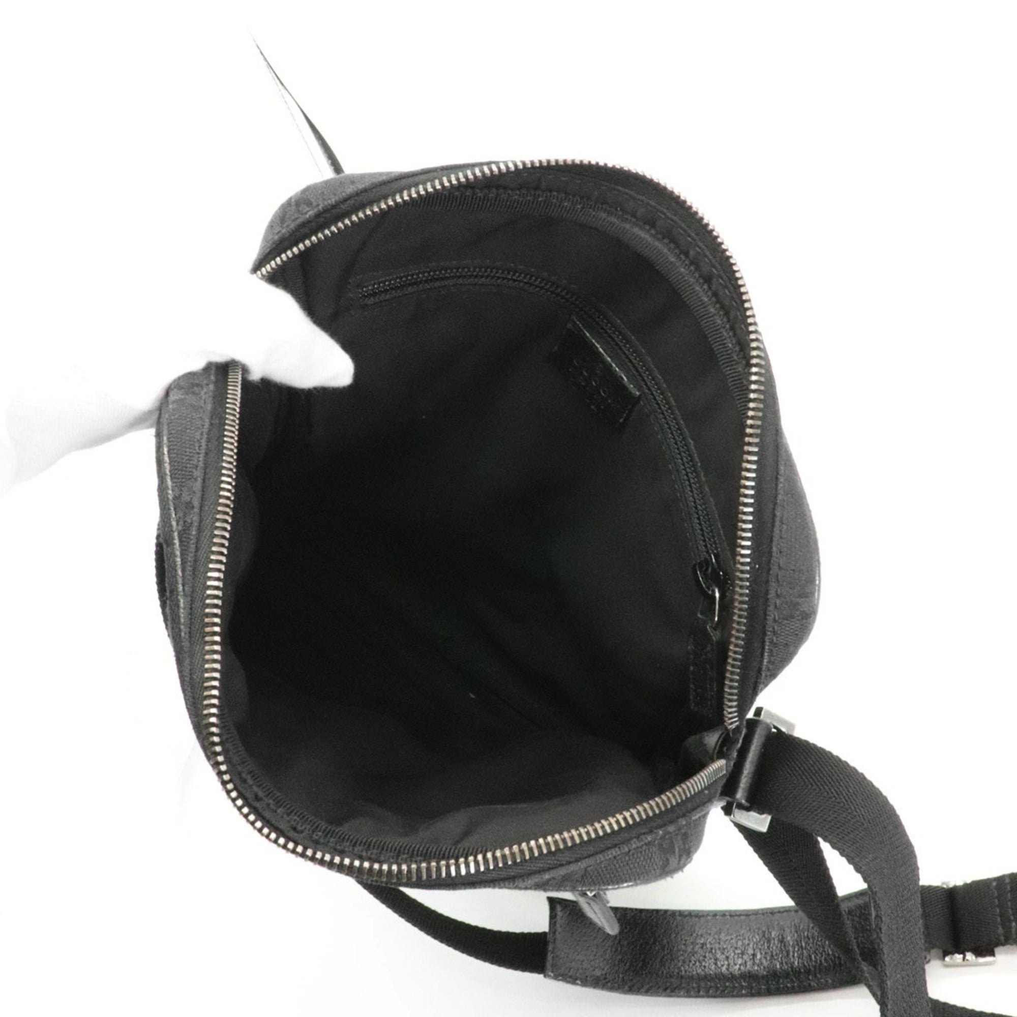 Gucci Gg Canvas Black Gg Canvas Shoulder Bag (Pre-Owned)