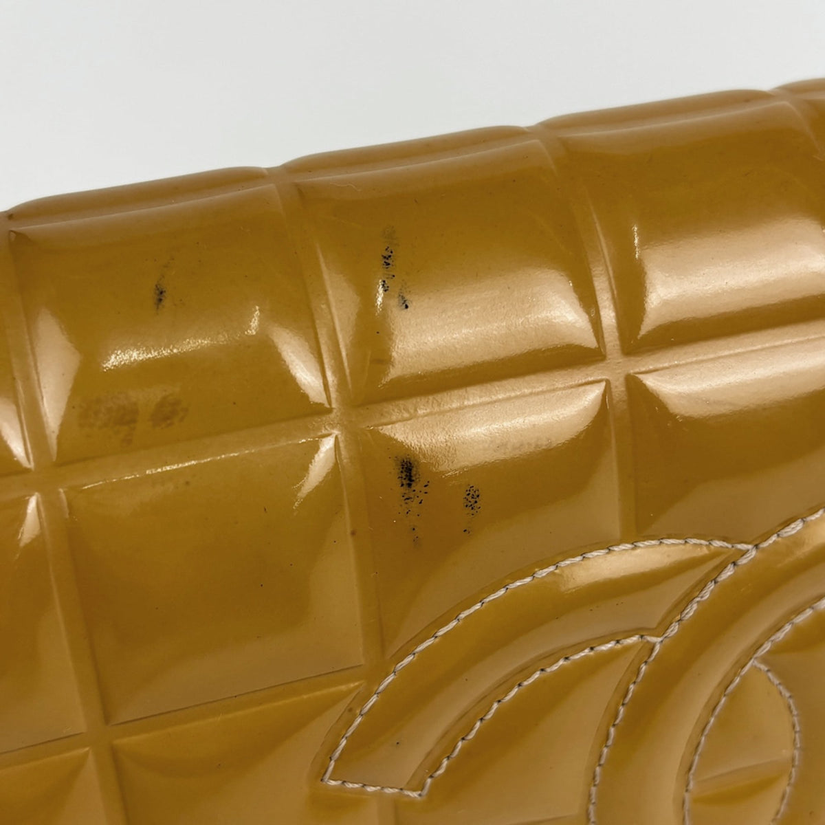 Chanel Brown Patent Leather Shoulder Bag (Pre-Owned)